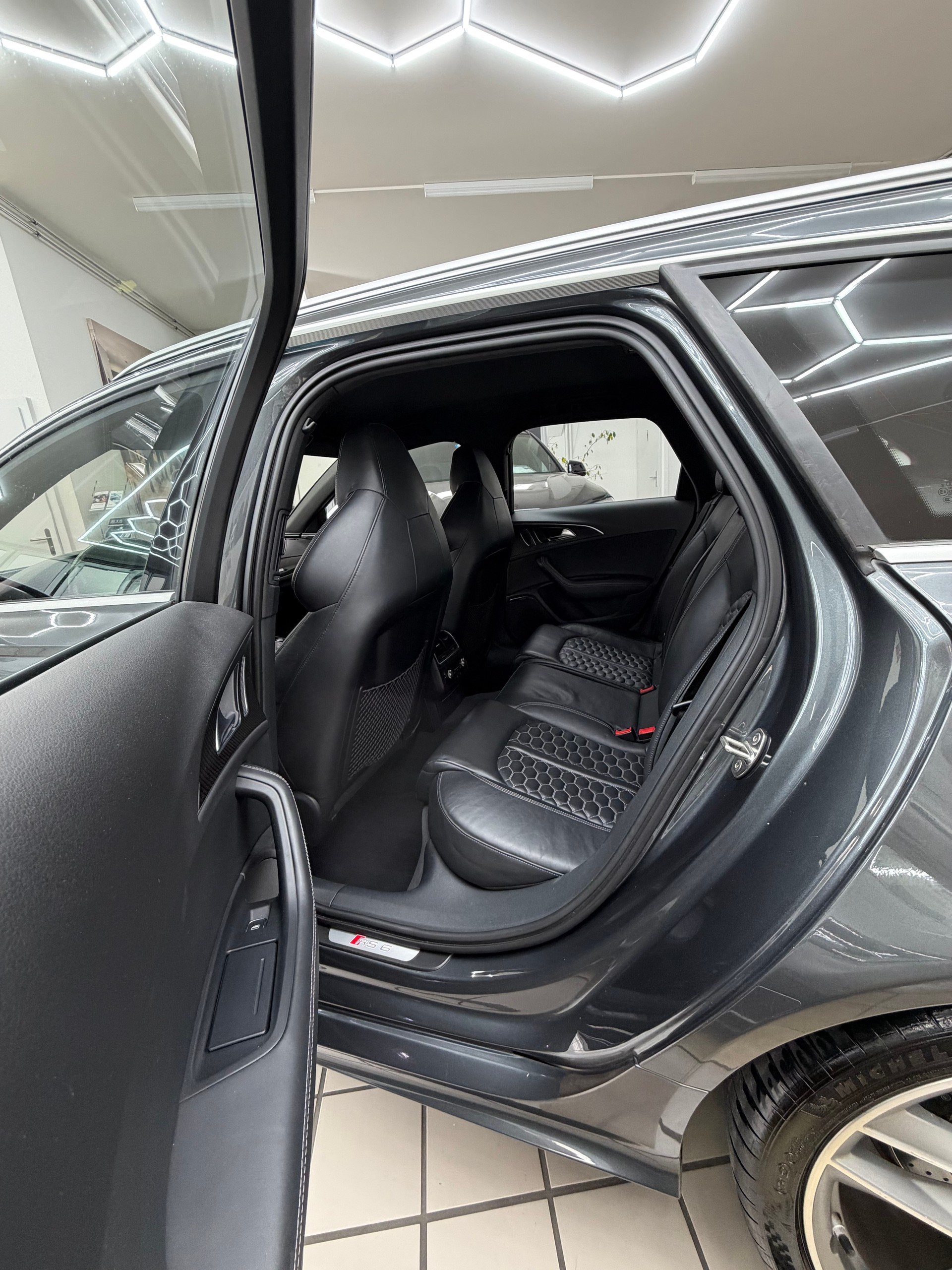 AUDI RS6 Avant 4.0 TFSI V8 quattro Tiptronic-image-8