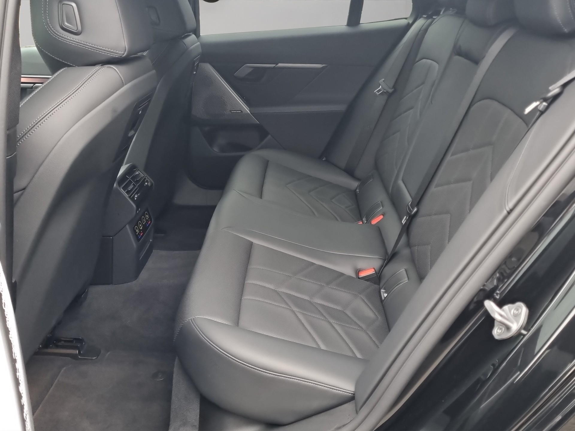 BMW 520d xDrive 48V Touring M Sport Steptronic-image-18