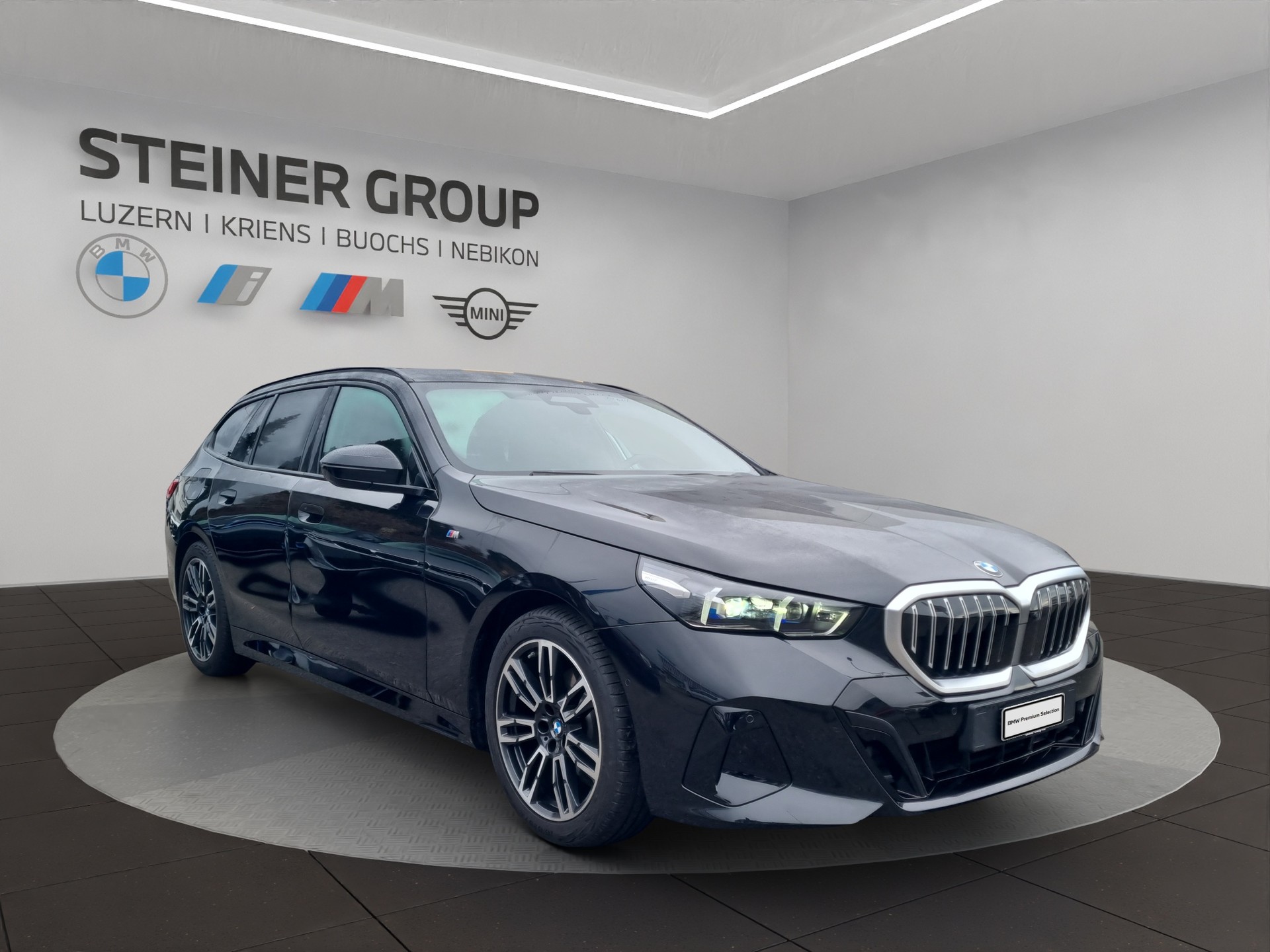 BMW 520d xDrive 48V Touring M Sport Steptronic-image-2