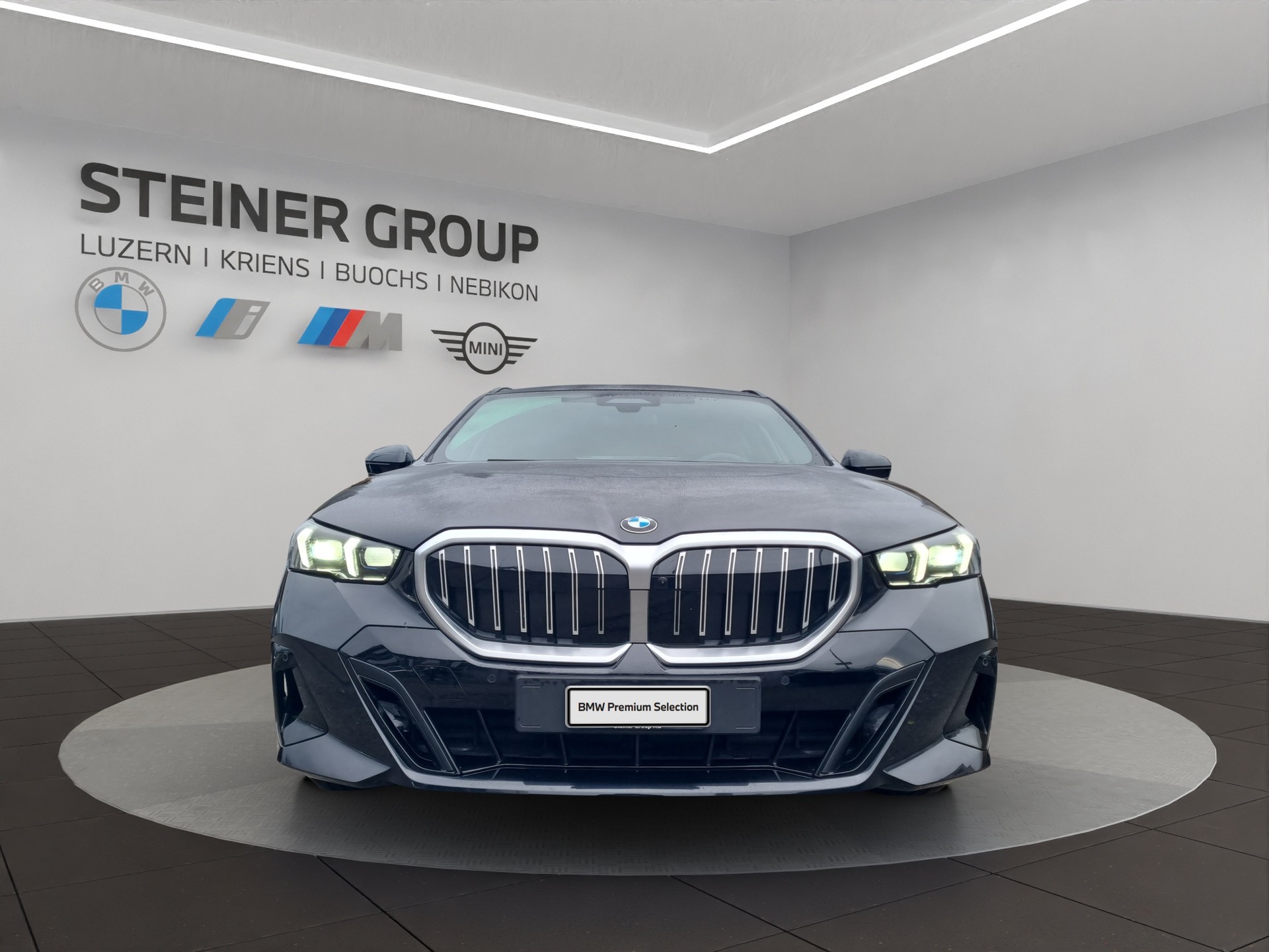 BMW 520d xDrive 48V Touring M Sport Steptronic-image-1