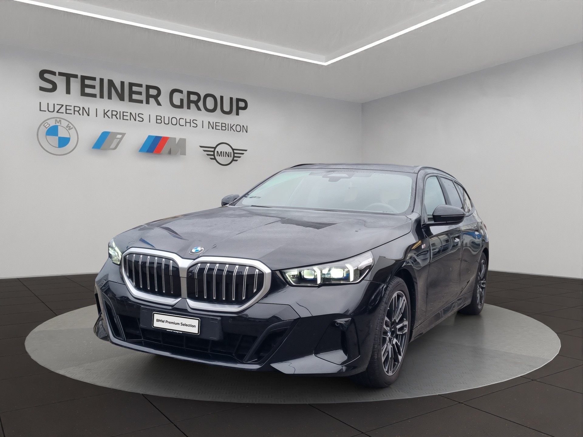 BMW 520d xDrive 48V Touring M Sport Steptronic-image-0