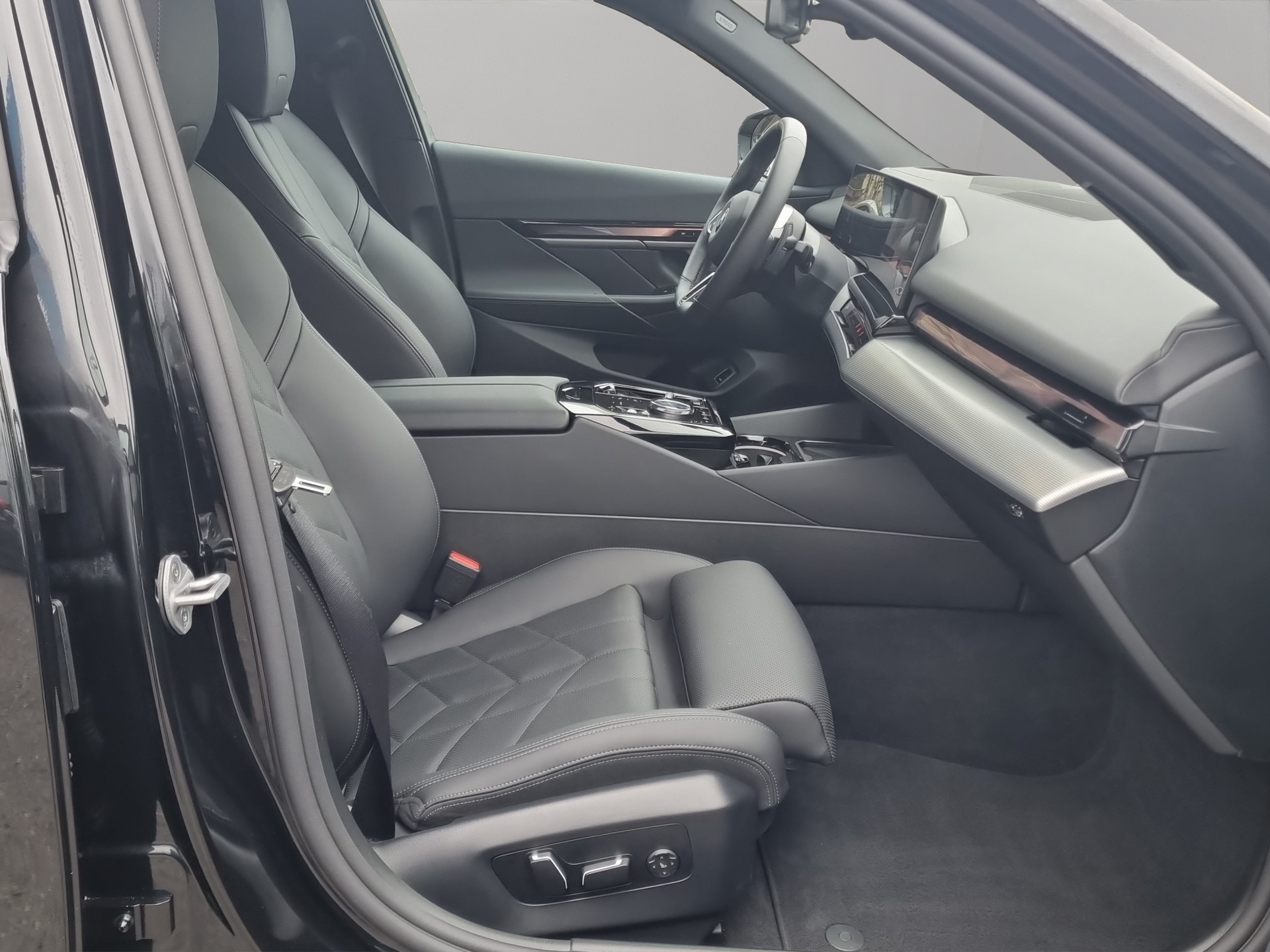 BMW 520d xDrive 48V Touring M Sport Steptronic-image-20