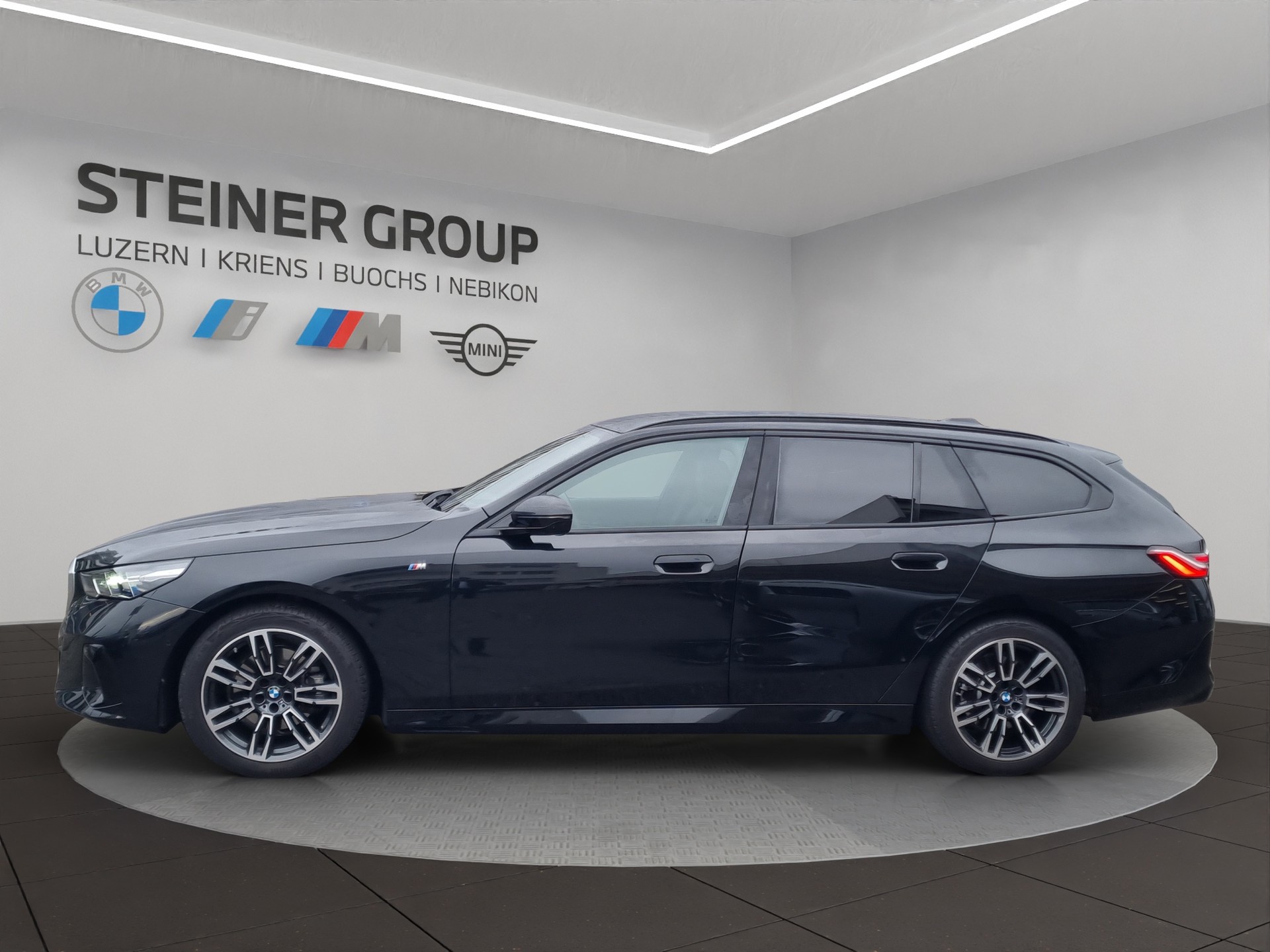 BMW 520d xDrive 48V Touring M Sport Steptronic-image-7