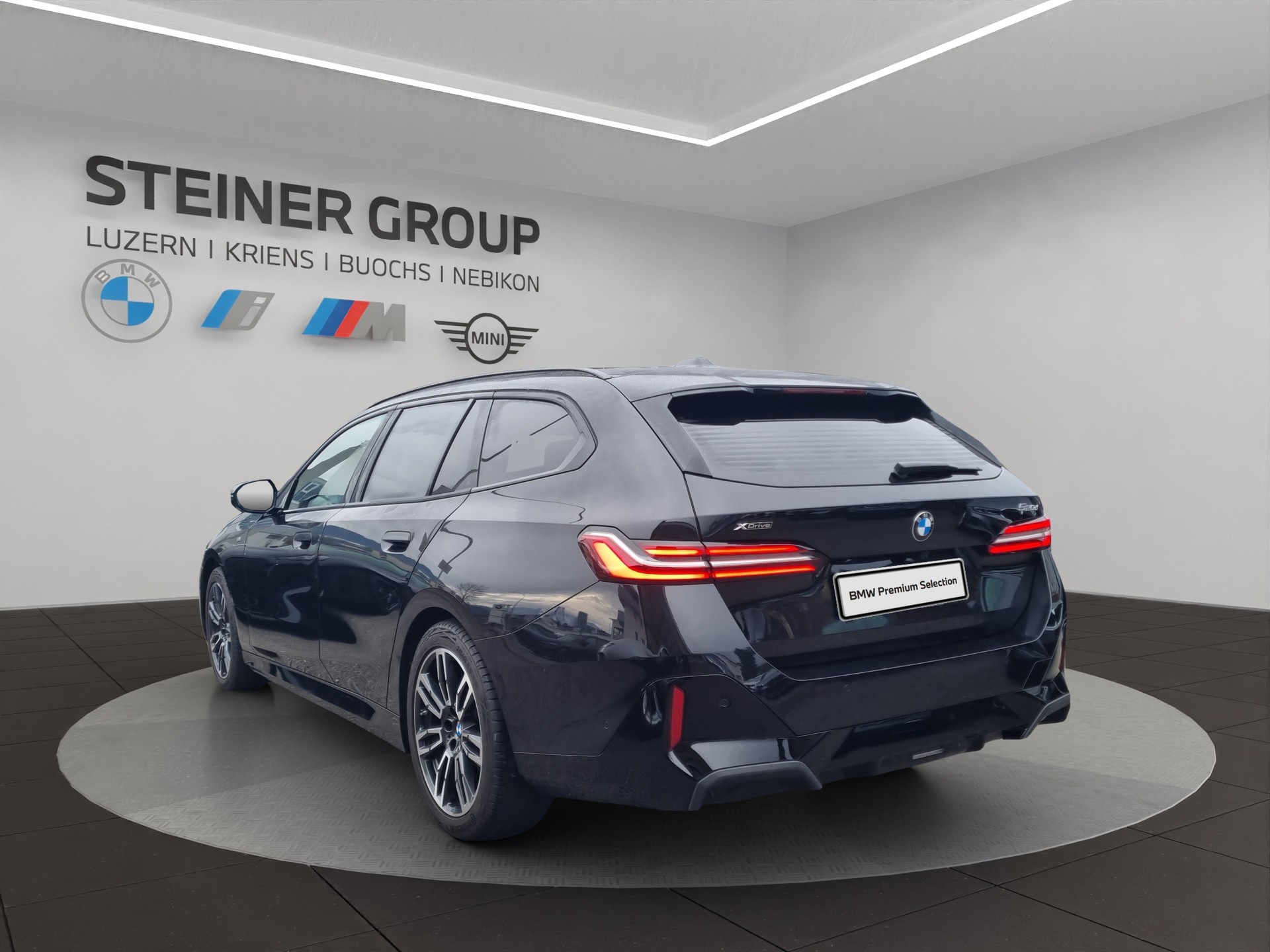 BMW 520d xDrive 48V Touring M Sport Steptronic-image-6