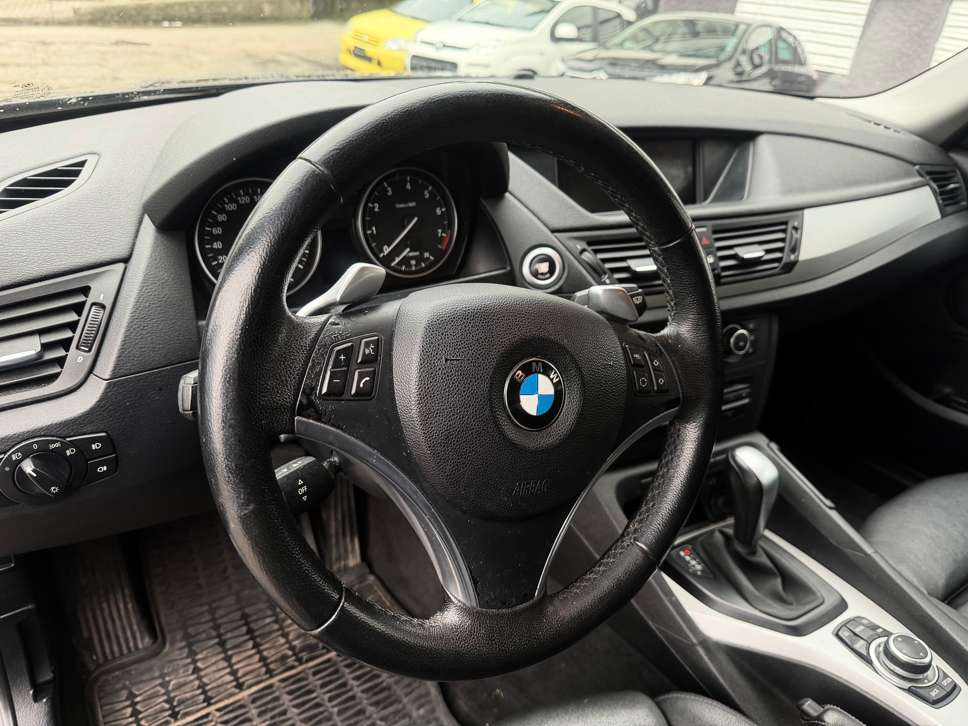 BMW X1 xDrive 28i Steptronic-image-12