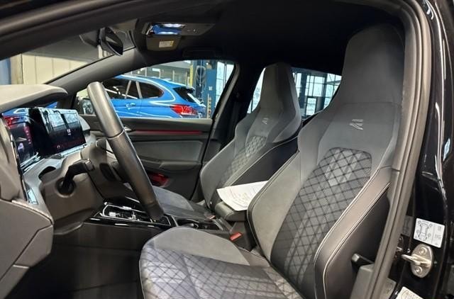 VW Golf 2.0 TDI R-Line DSG 4Motion-image-10