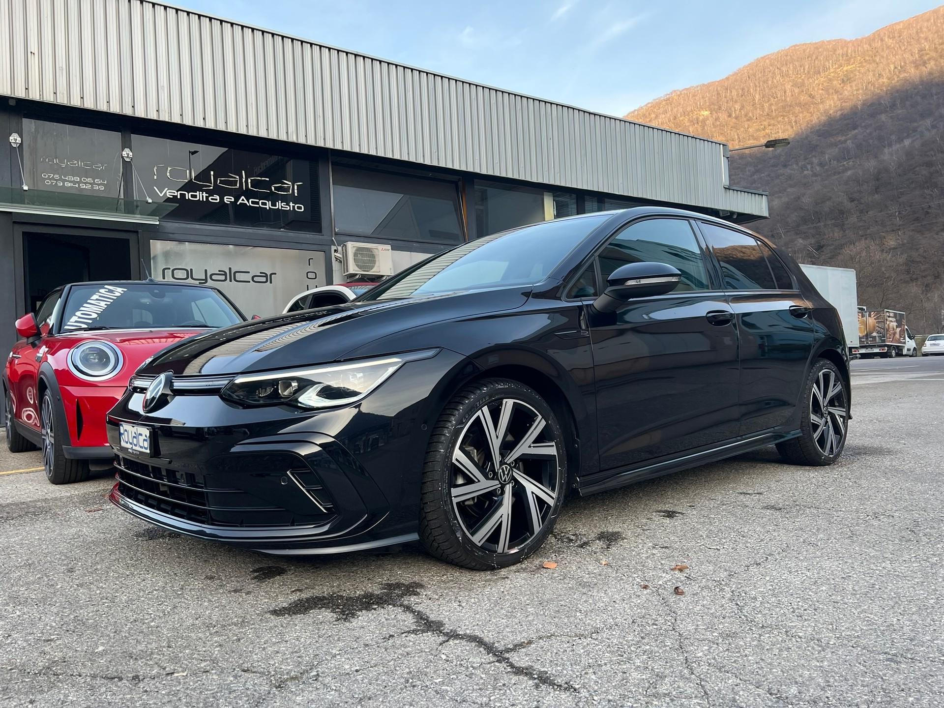 VW Golf 2.0 TDI R-Line DSG 4Motion-image-2