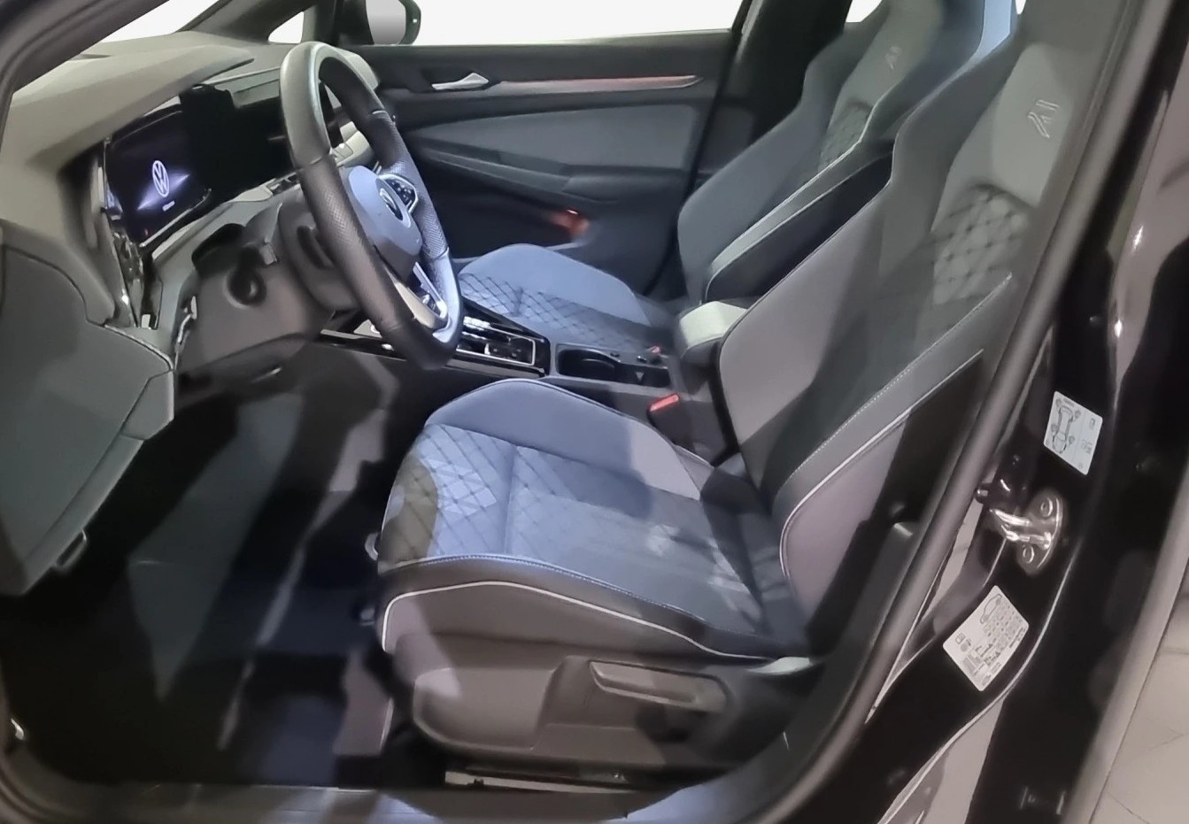 VW Golf 2.0 TDI R-Line DSG 4Motion-image-9