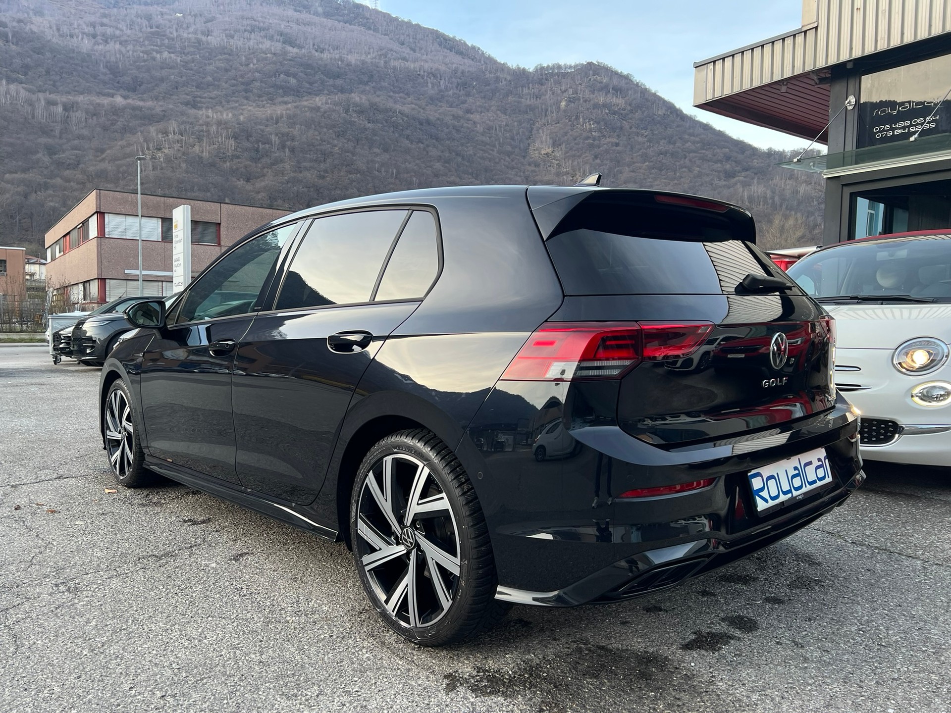 VW Golf 2.0 TDI R-Line DSG 4Motion-image-5