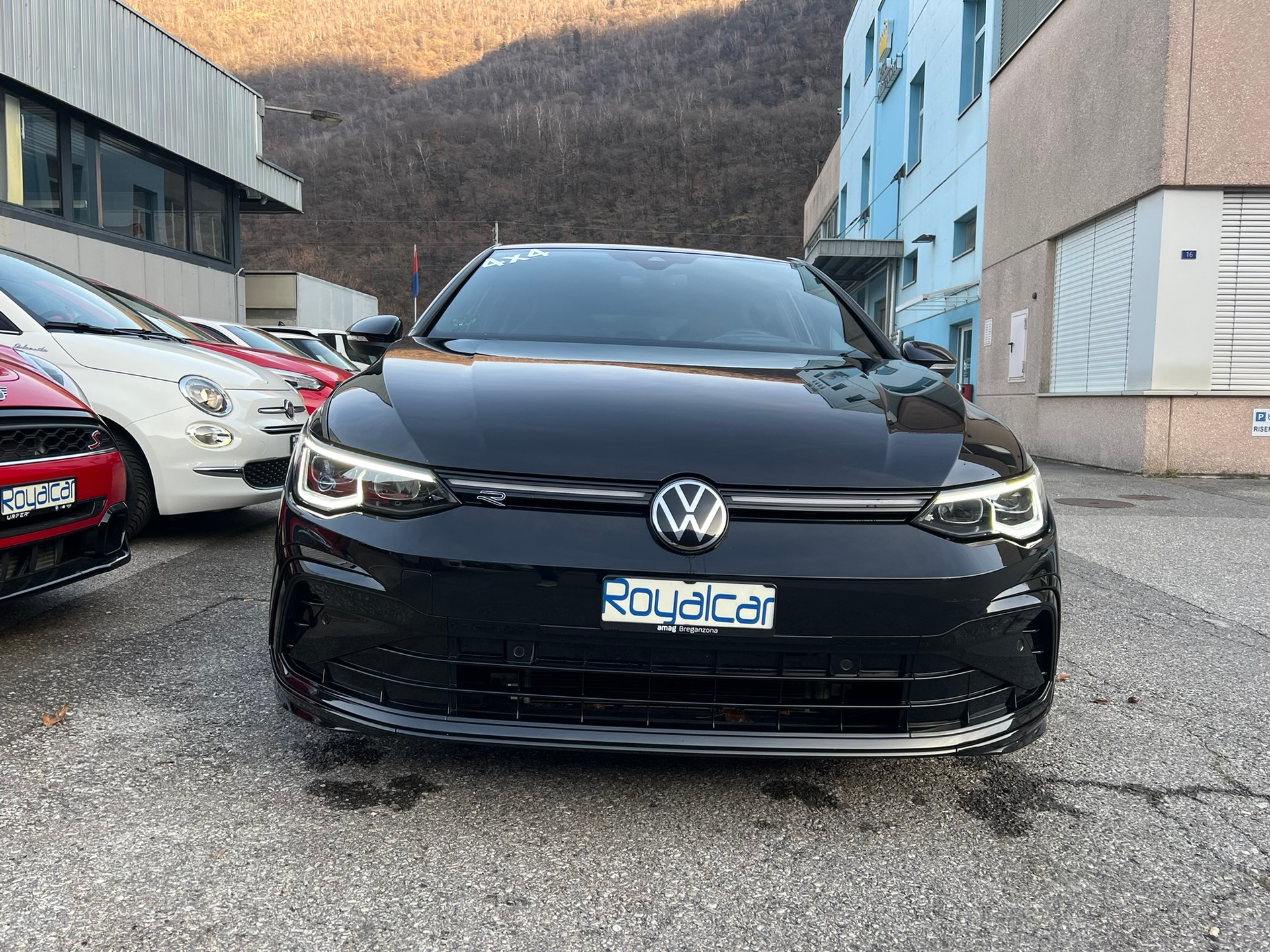 VW Golf 2.0 TDI R-Line DSG 4Motion-image-4