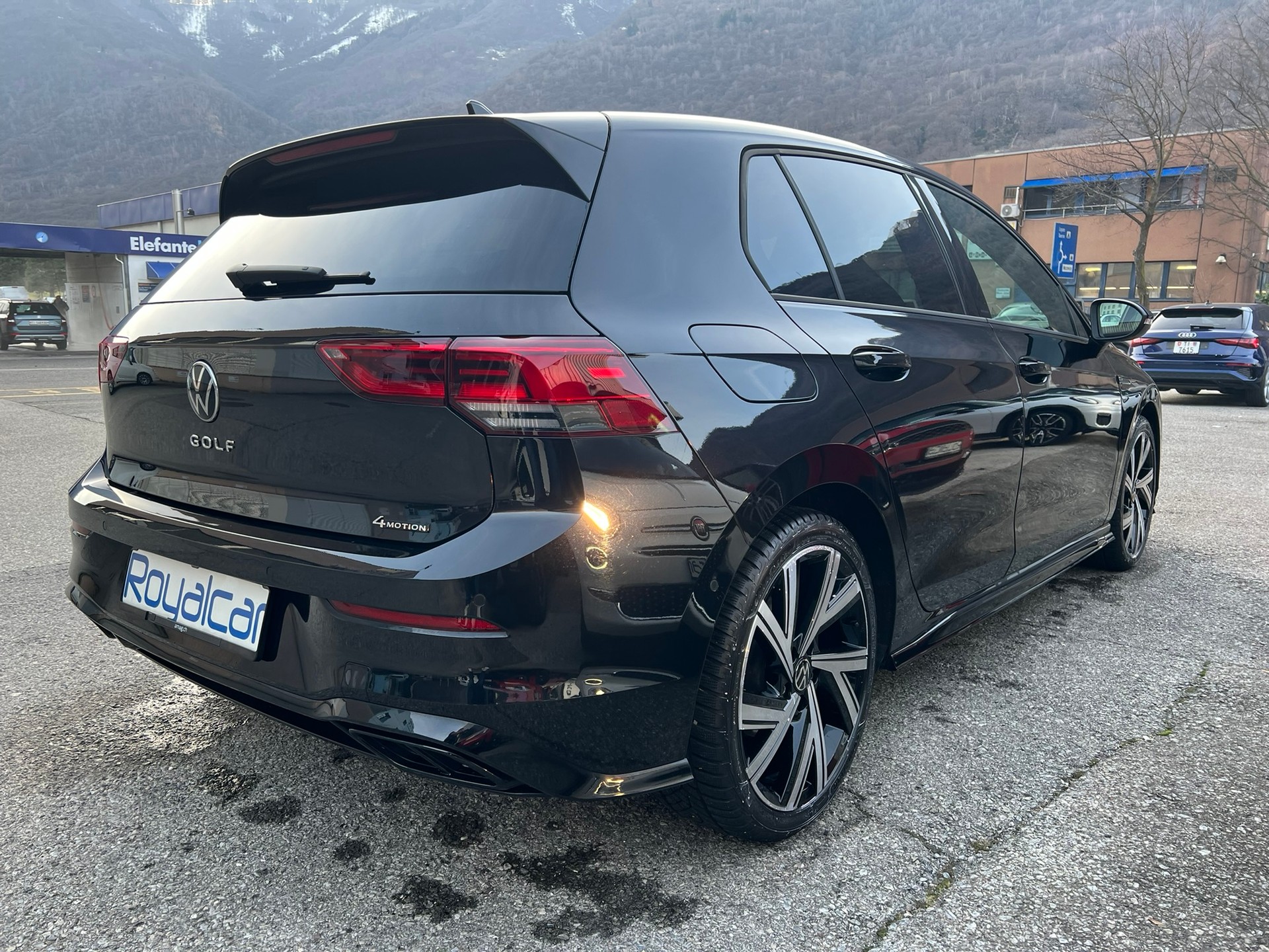 VW Golf 2.0 TDI R-Line DSG 4Motion-image-6