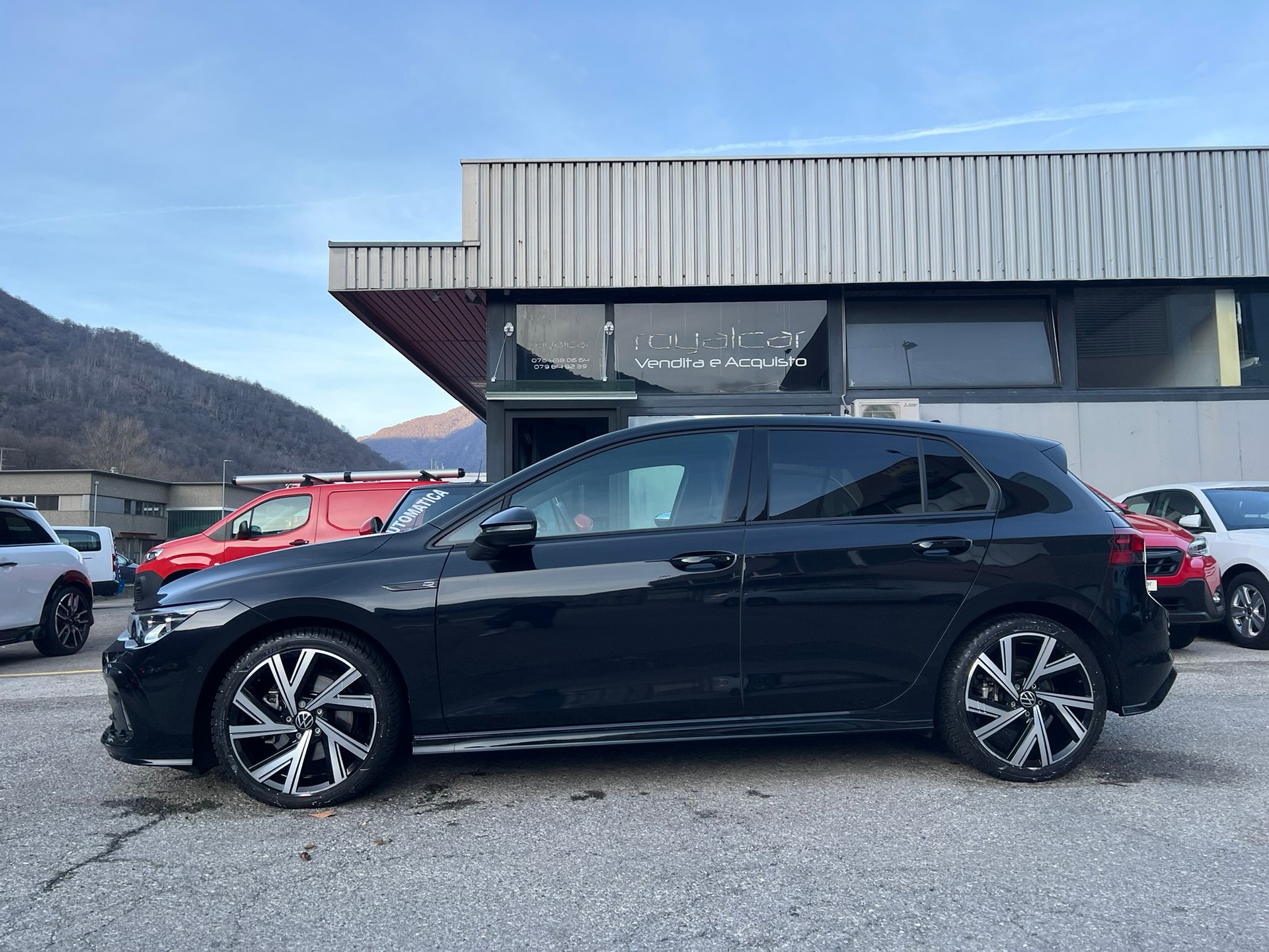 VW Golf 2.0 TDI R-Line DSG 4Motion-image-1
