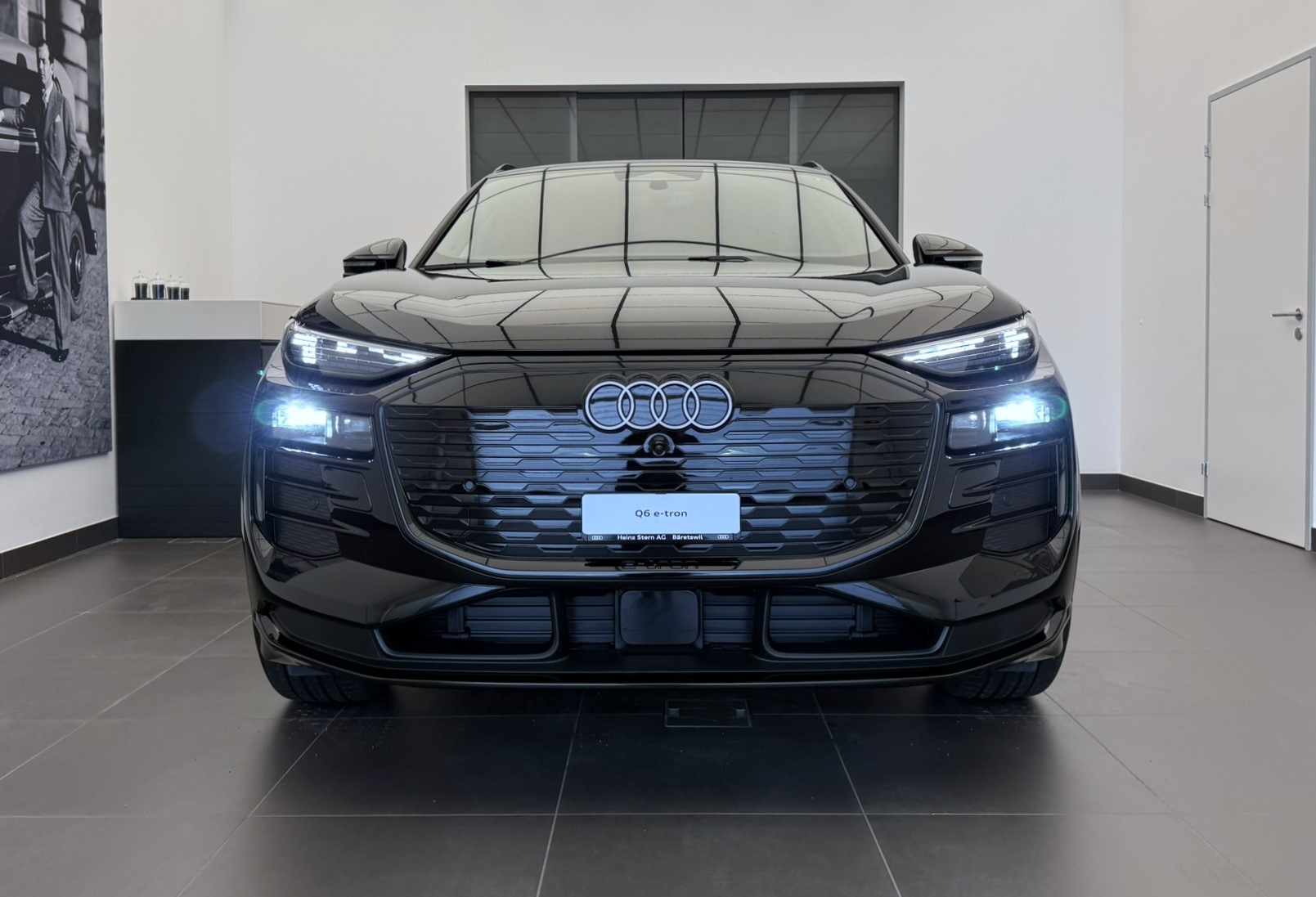 AUDI Q6 e-tron quattro-image-1