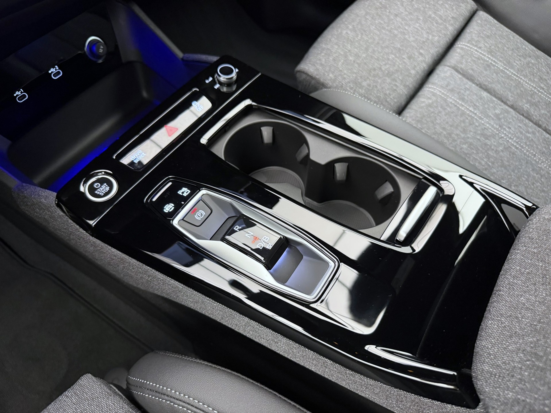 AUDI Q6 e-tron quattro-image-11