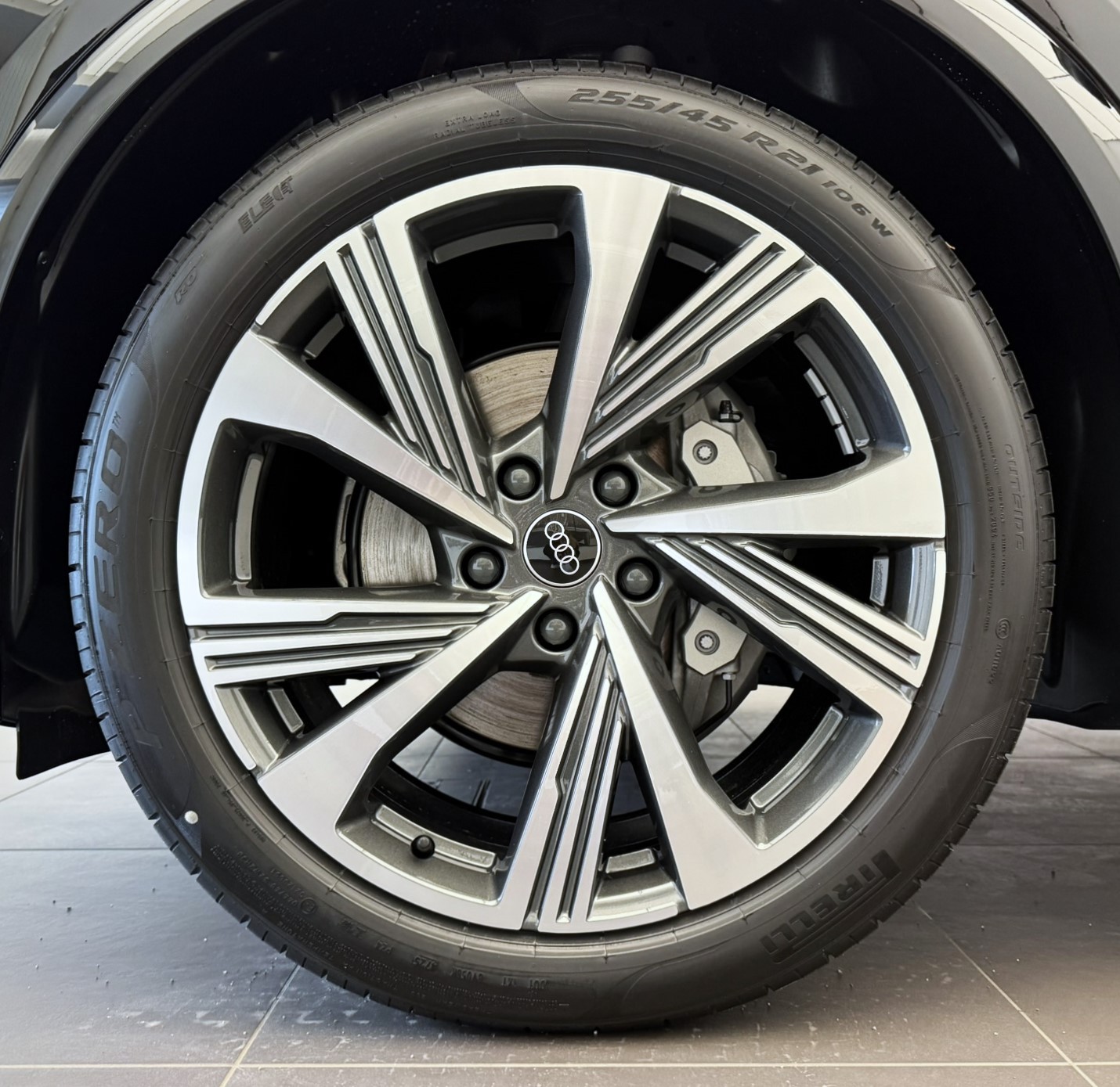 AUDI Q6 e-tron quattro-image-2