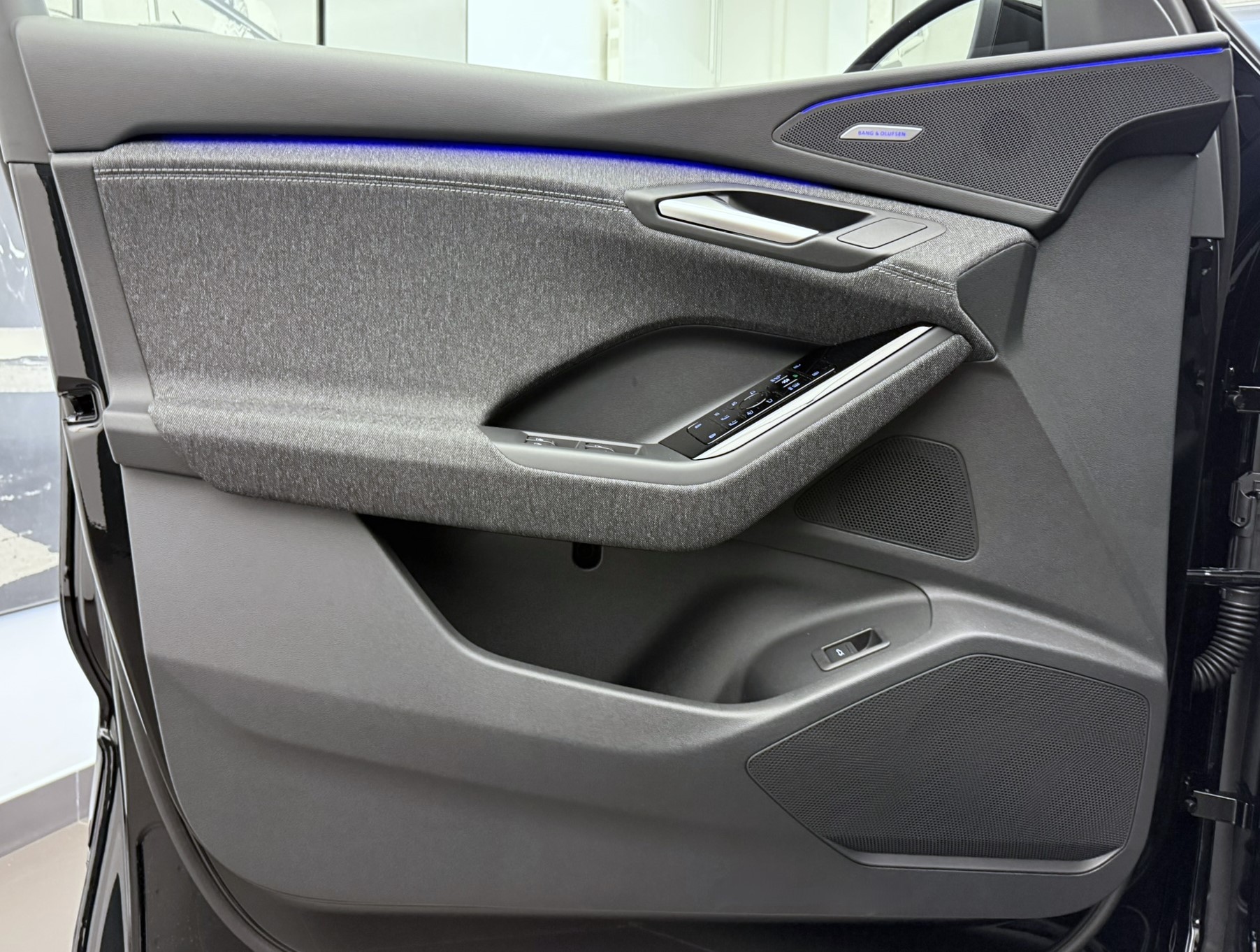 AUDI Q6 e-tron quattro-image-3