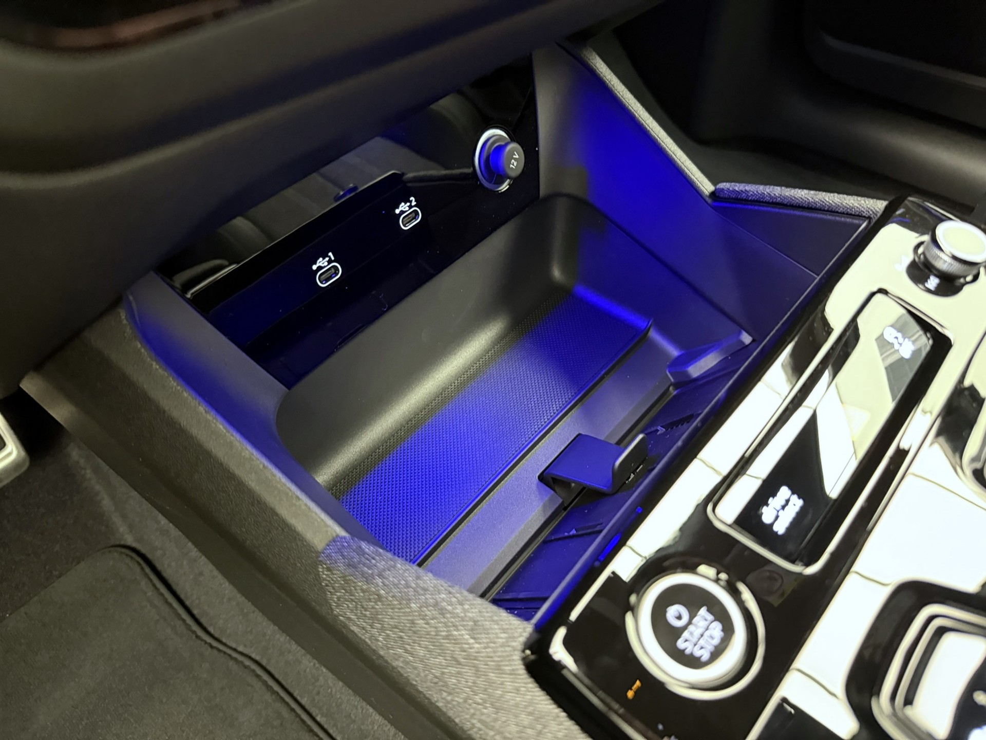 AUDI Q6 e-tron quattro-image-12