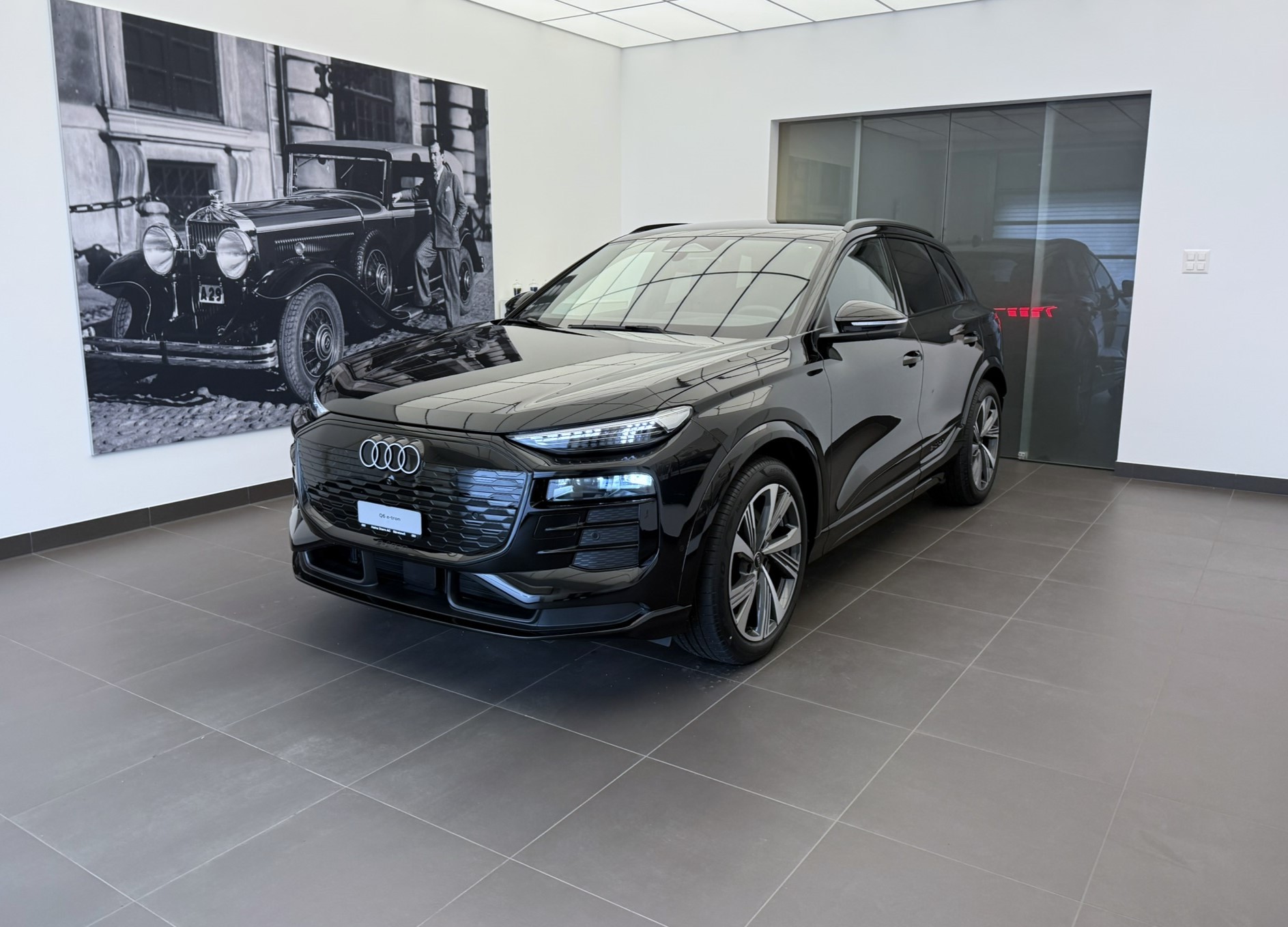 AUDI Q6 e-tron quattro-image-0