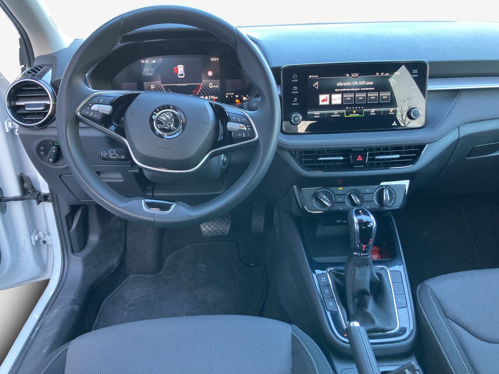 SKODA Fabia 1.0 TSI Dynamic DSG-image-8