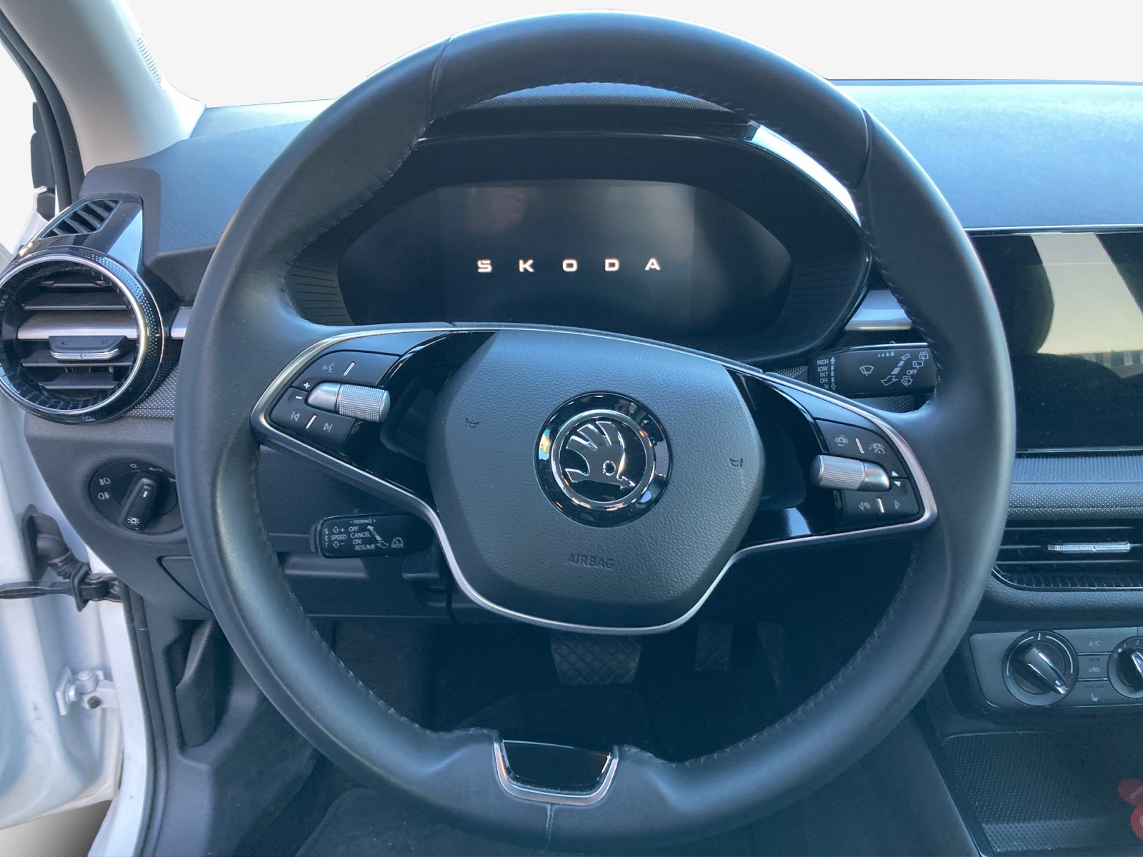 SKODA Fabia 1.0 TSI Selection DSG-image-9