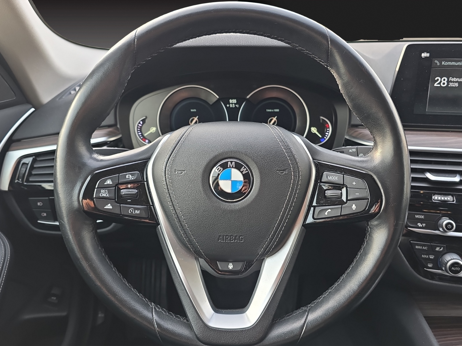 BMW 540i xDrive Touring Steptronic-image-8
