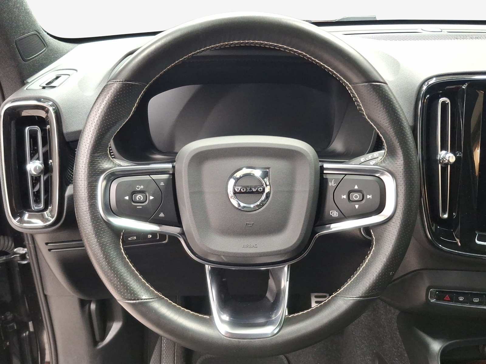 VOLVO XC40 T5 TwE R-Design DCT-image-10