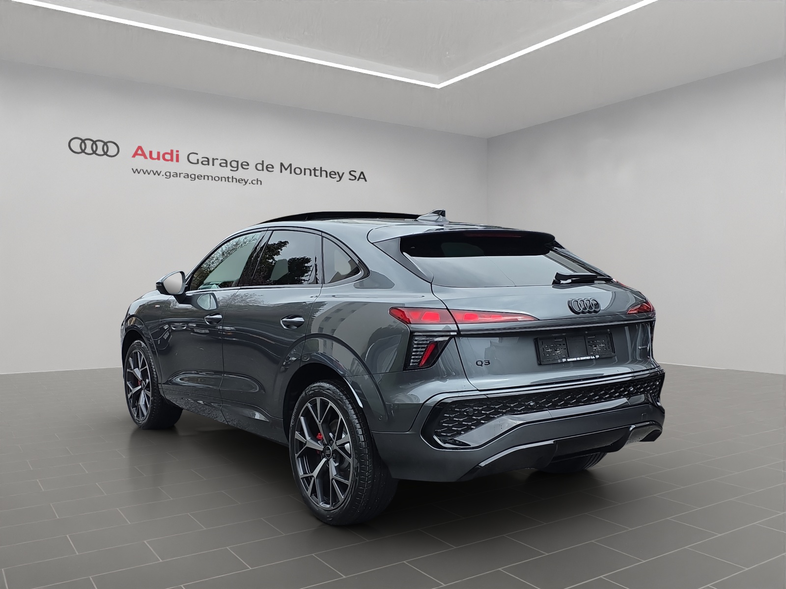 AUDI Q3 Sportback TFSI quattro 195 kW S tronic-image-3