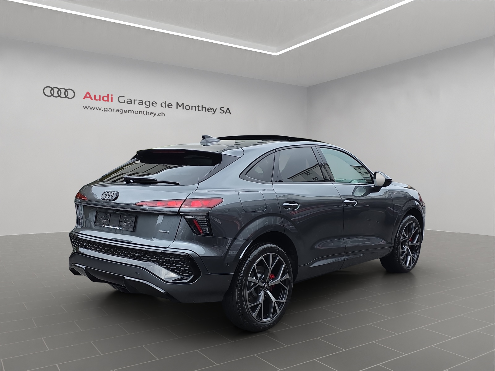 AUDI Q3 Sportback TFSI quattro 195 kW S tronic-image-2