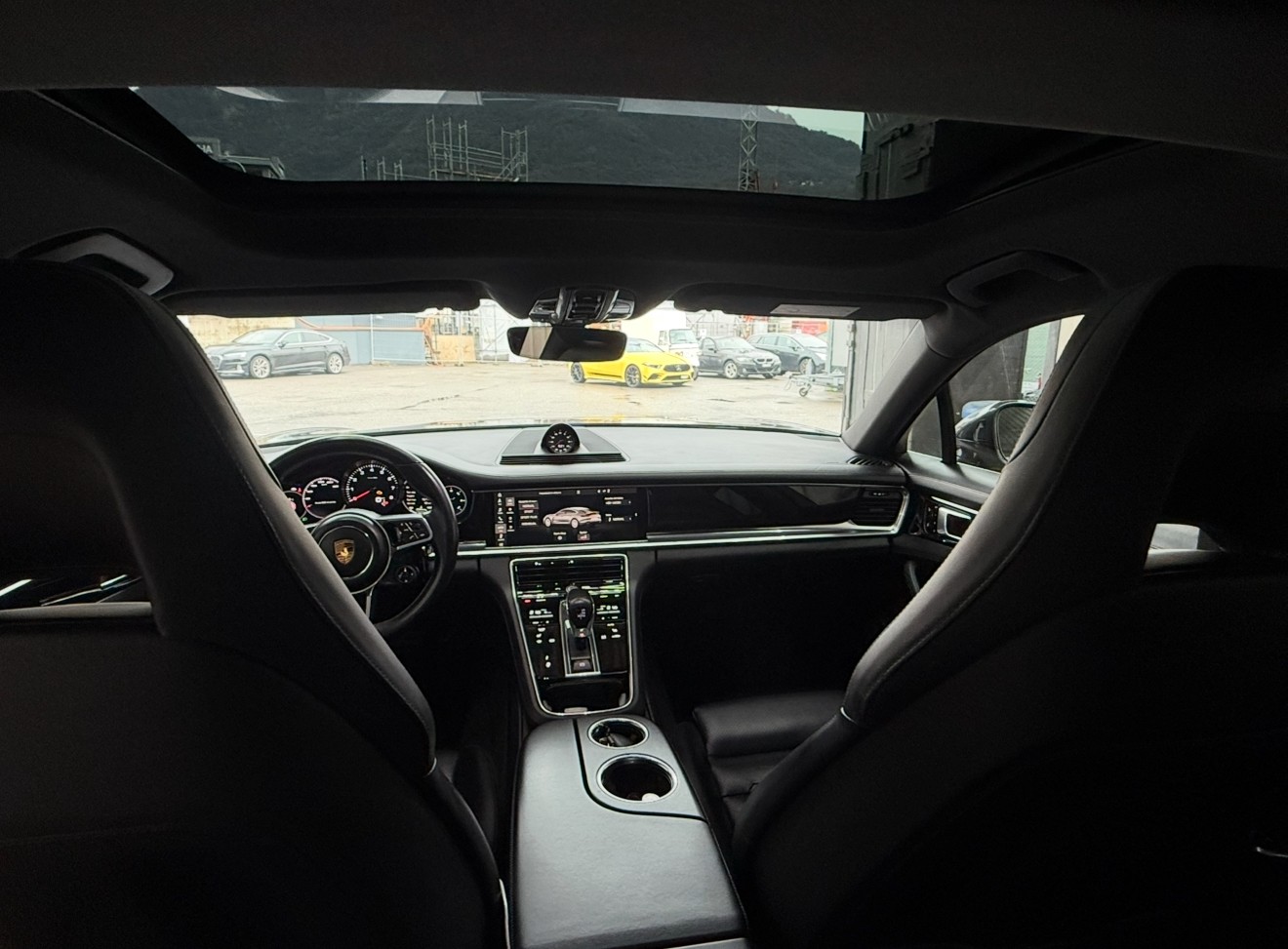 PORSCHE Panamera 4 PDK-image-1