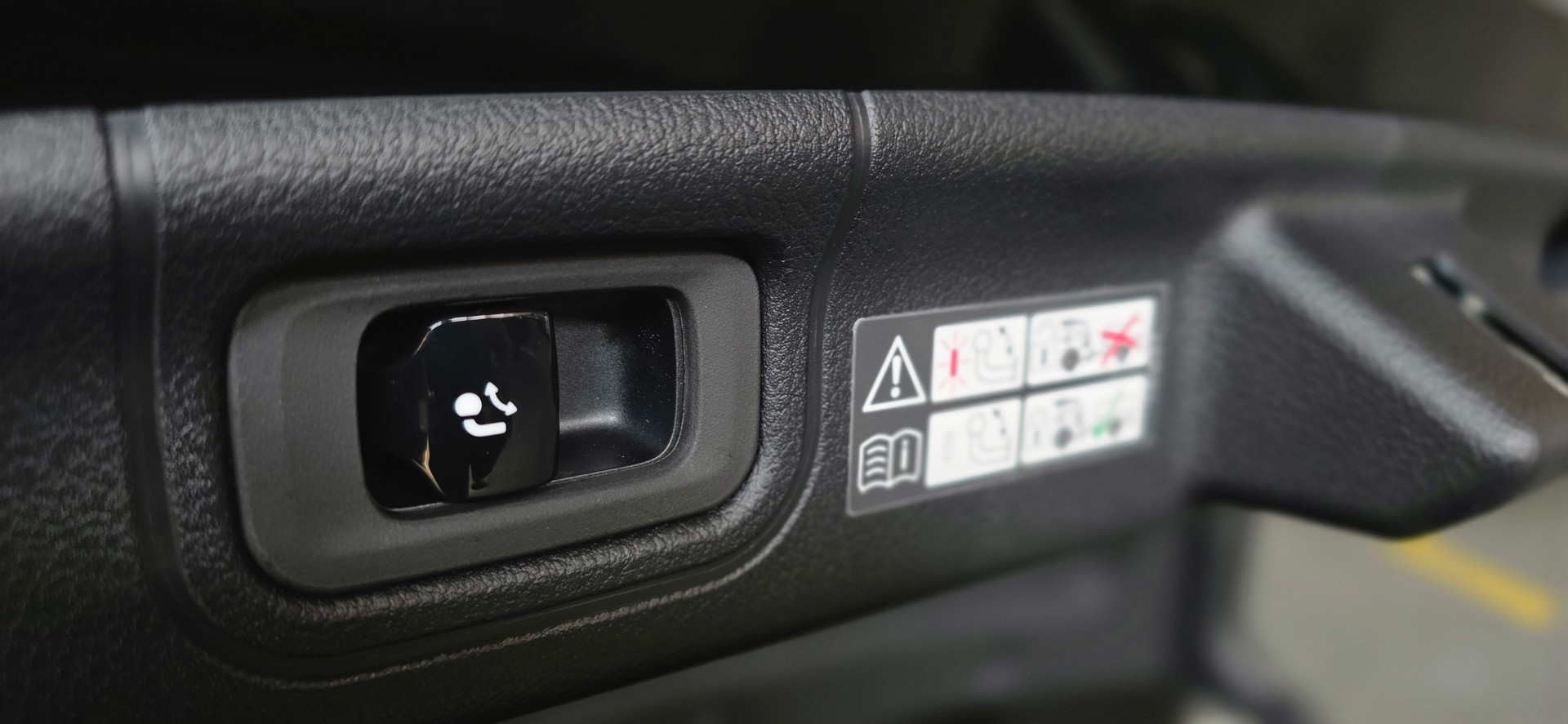 MERCEDES-BENZ C 300 d AMG LINE *Elektrische Sitze*Rückfahrkamera*AHK*Lenkradheizung*-image-29