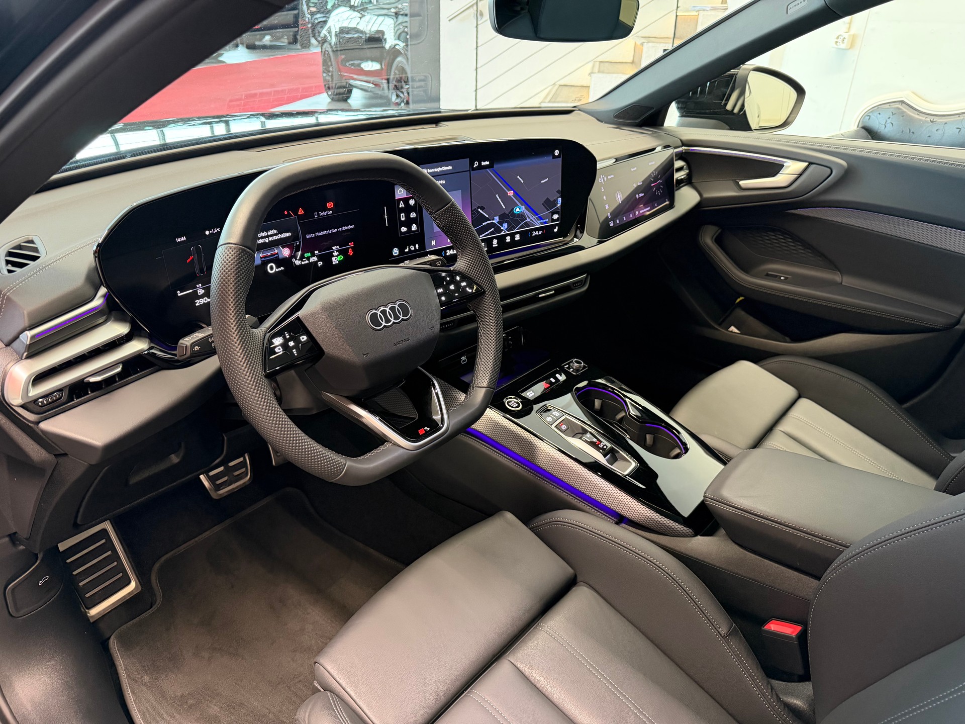 AUDI A5 Avant TDI quattro 150 kW S tronic-image-12
