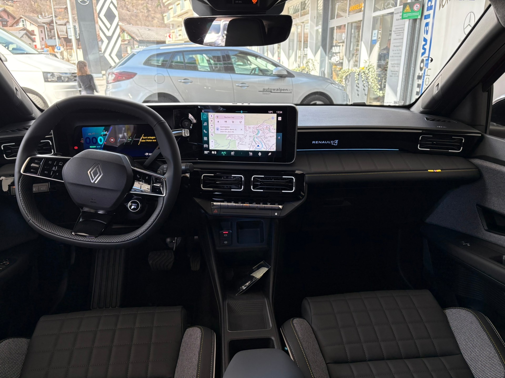 RENAULT R4 E-Tech CR 52kWh Iconic-image-10