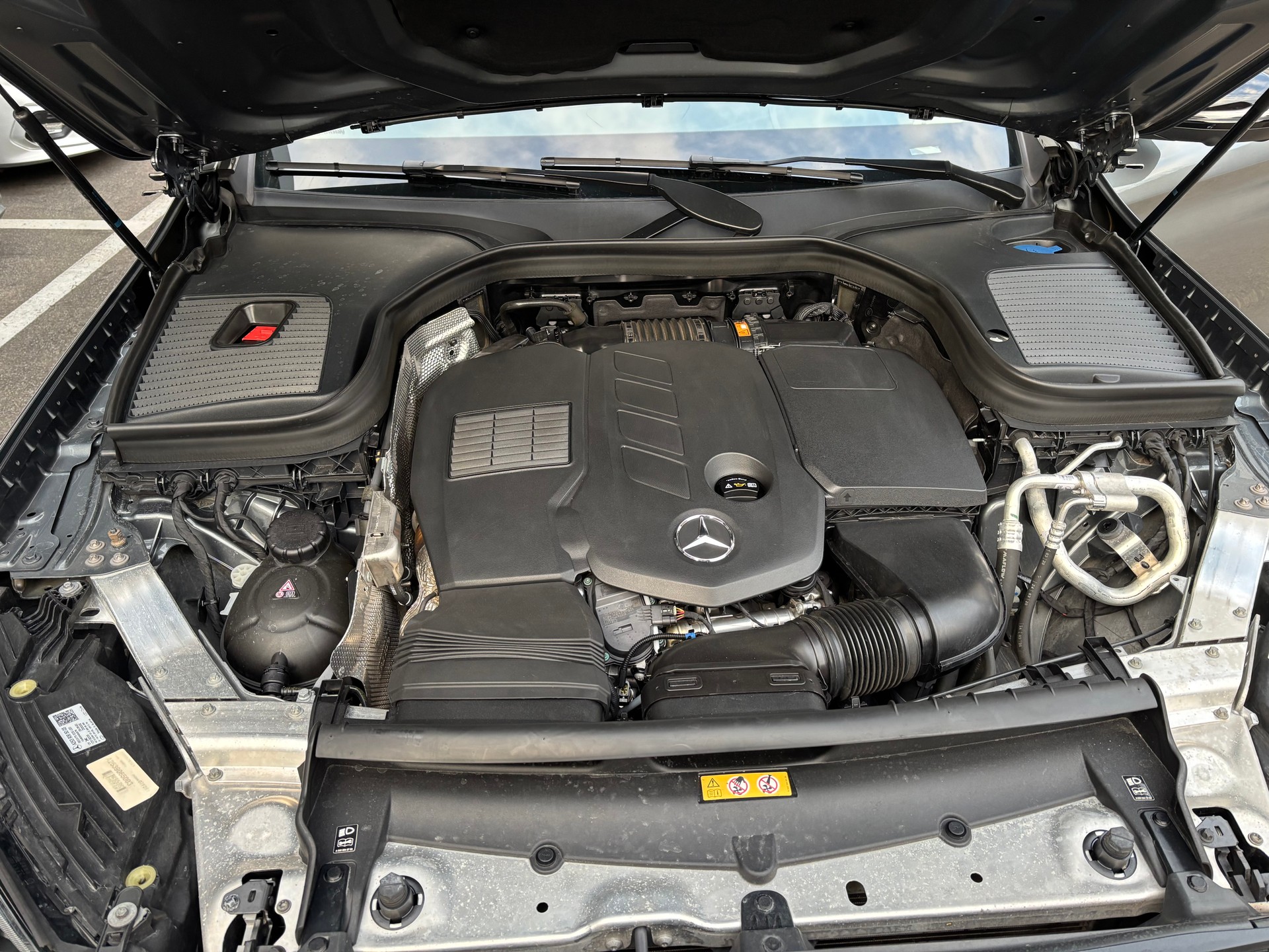 MERCEDES-BENZ GLC 300 d AMG Line 4Matic 9G-Tronic mit AHK-image-18