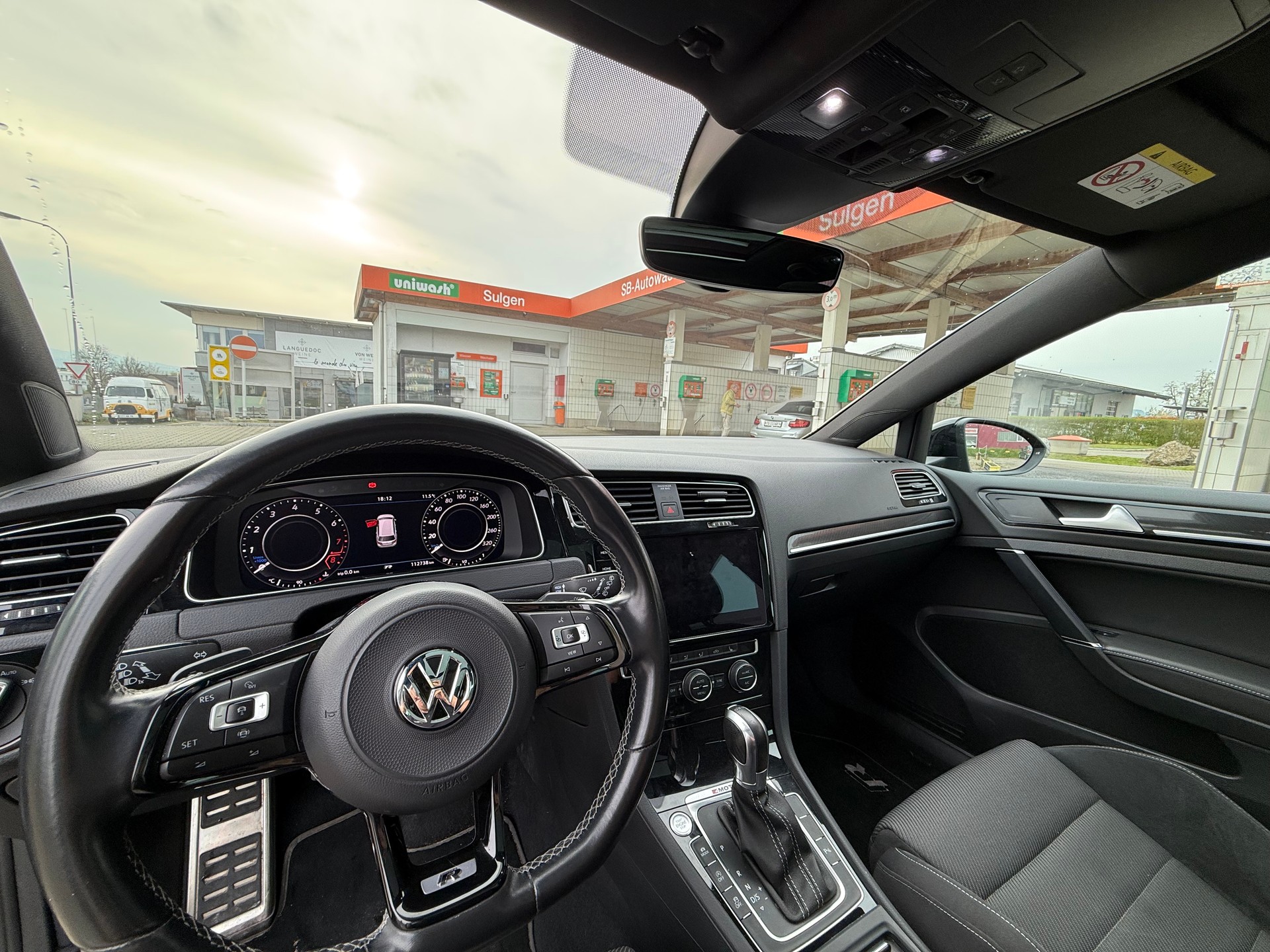 VW Golf Variant 2.0 TSI R 4Motion DSG Panoramadach-image-5