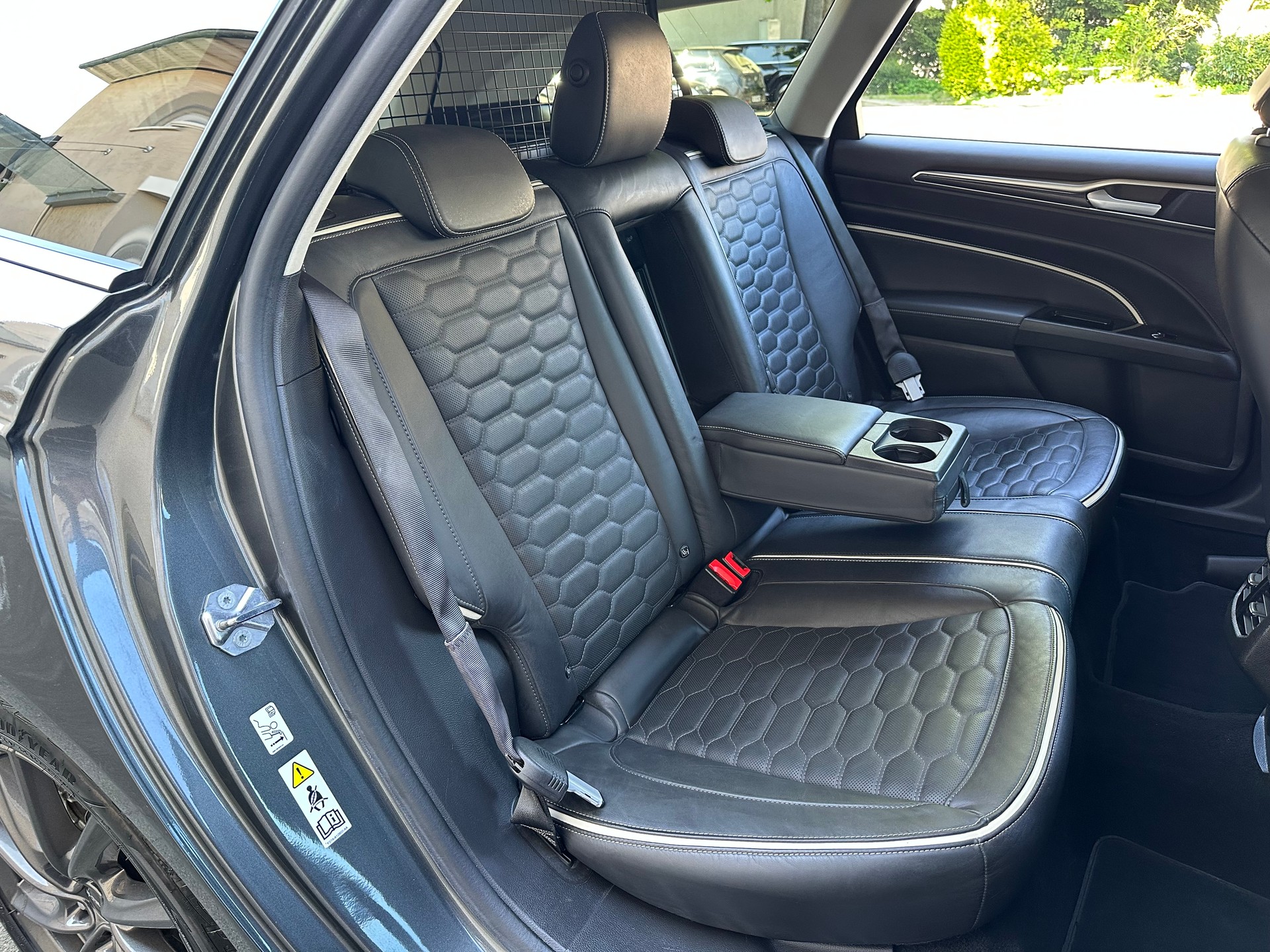 FORD Mondeo 2.0 Vignale HEV eCVT-image-16