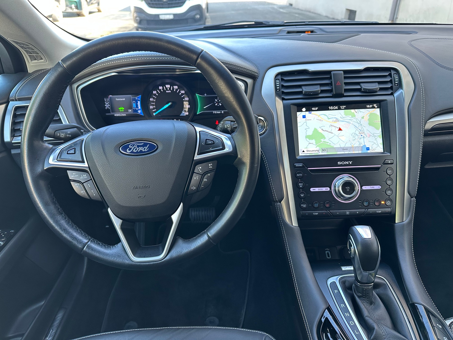 FORD Mondeo 2.0 Vignale HEV eCVT-image-10
