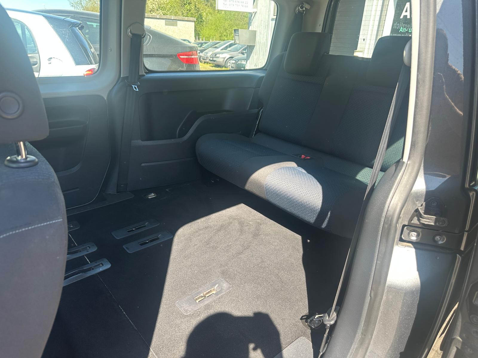 VW Caddy Maxi 2.0 TDI Trendline 4Motion-image-11