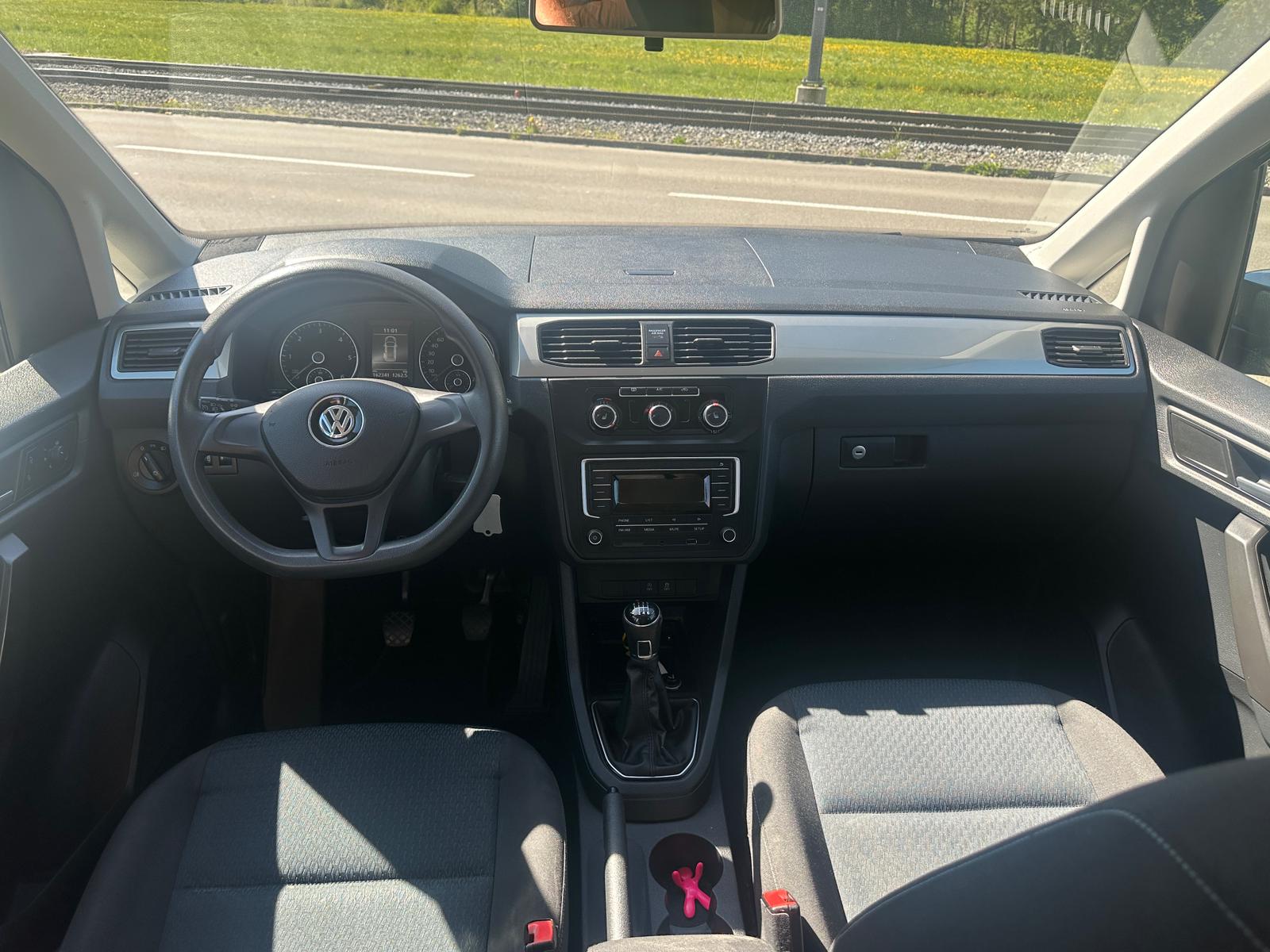 VW Caddy Maxi 2.0 TDI Trendline 4Motion-image-9