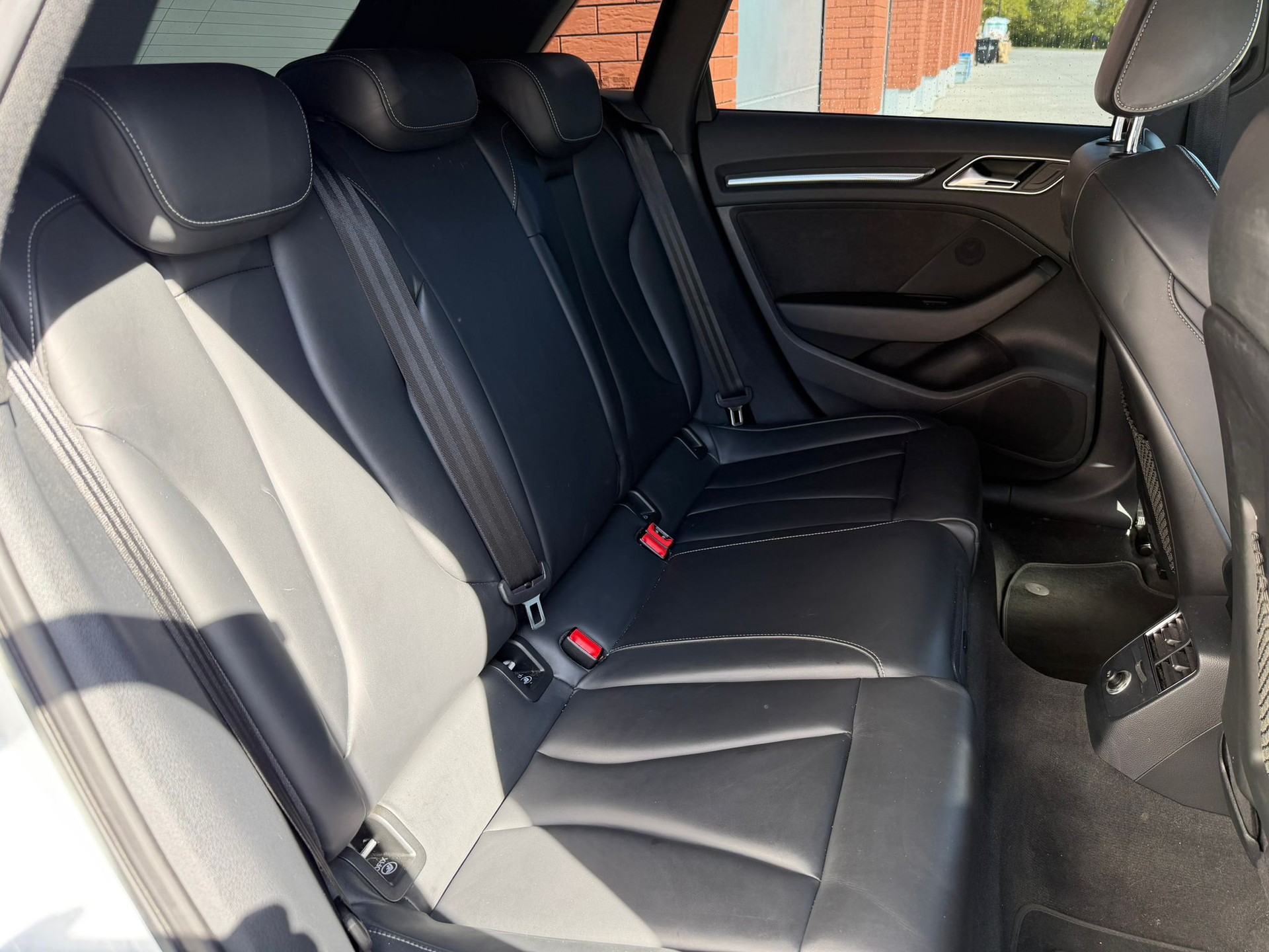 AUDI RS3 Sportback 2.5 TSI quattro S-tronic-image-16