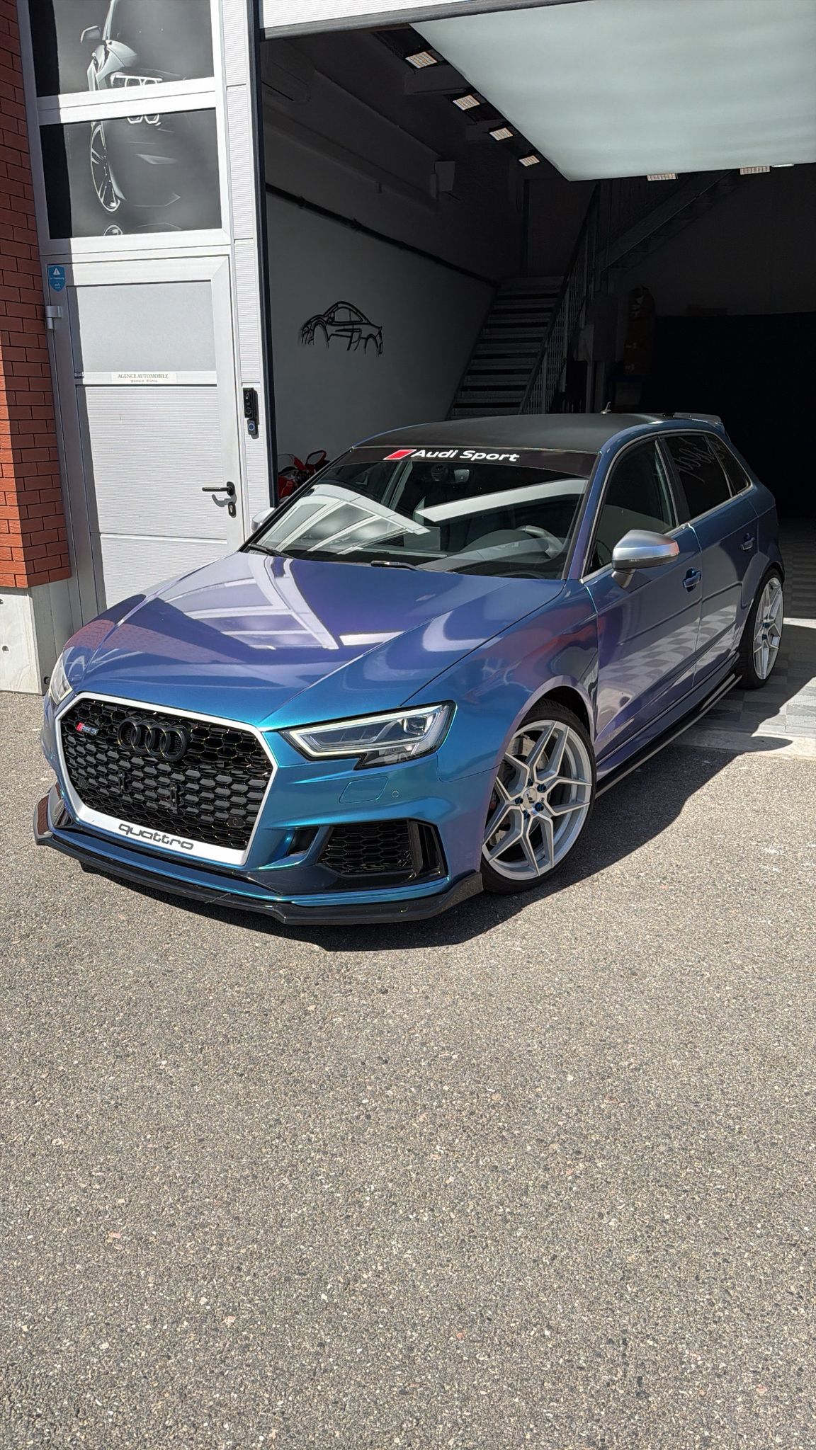 AUDI RS3 Sportback 2.5 TSI quattro S-tronic-image-2