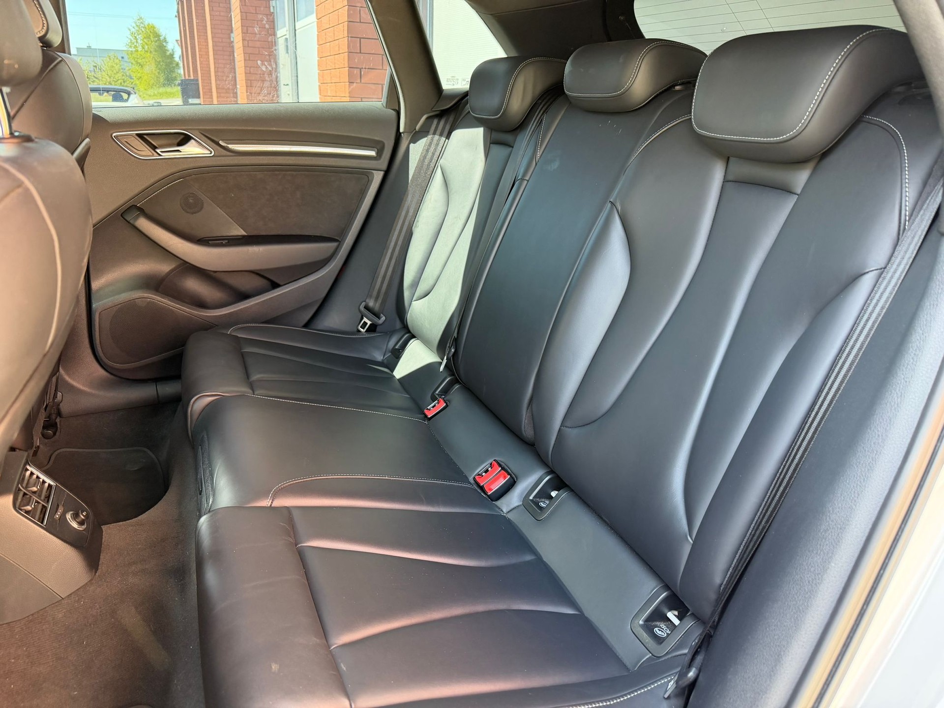 AUDI RS3 Sportback 2.5 TSI quattro S-tronic-image-15