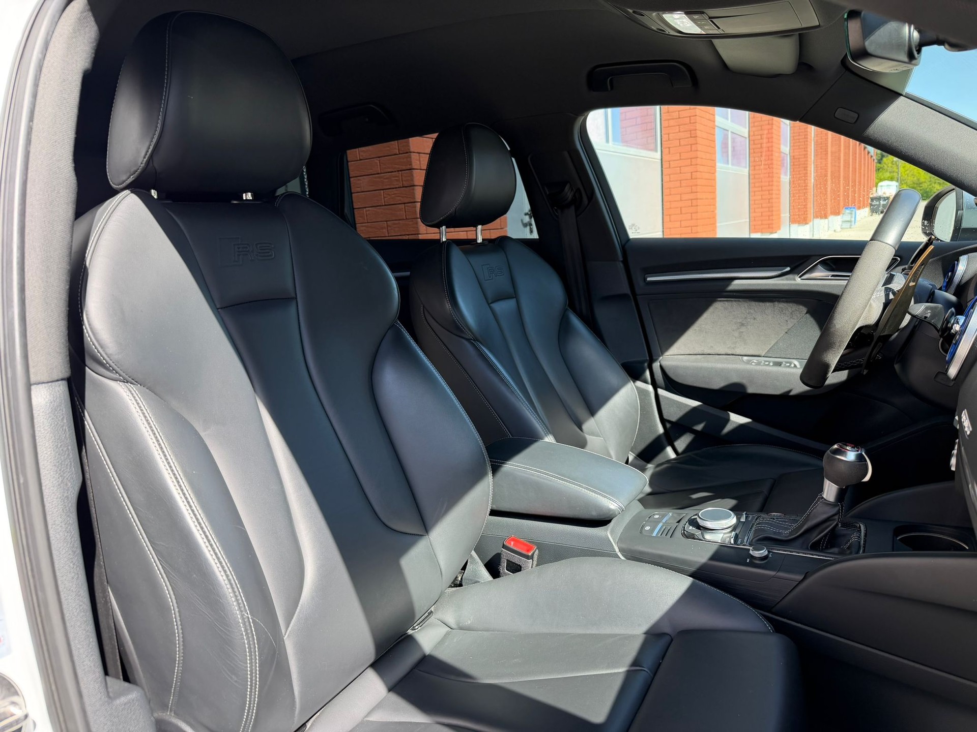 AUDI RS3 Sportback 2.5 TSI quattro S-tronic-image-14