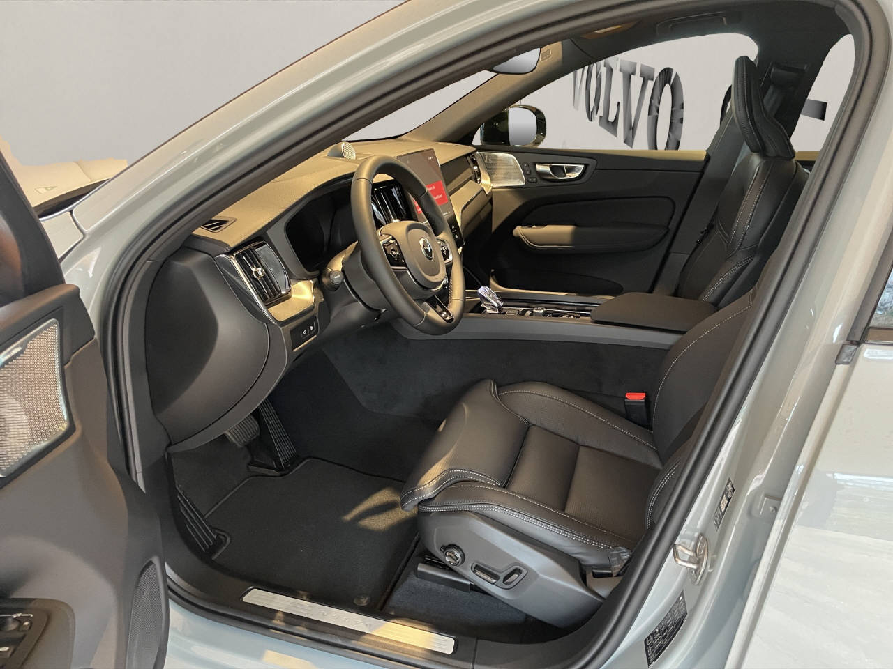 VOLVO XC60 2.0 T8 TE Black Edition eAWD-image-5