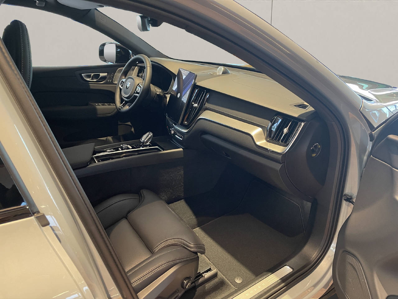 VOLVO XC60 2.0 T8 TE Black Edition eAWD-image-13