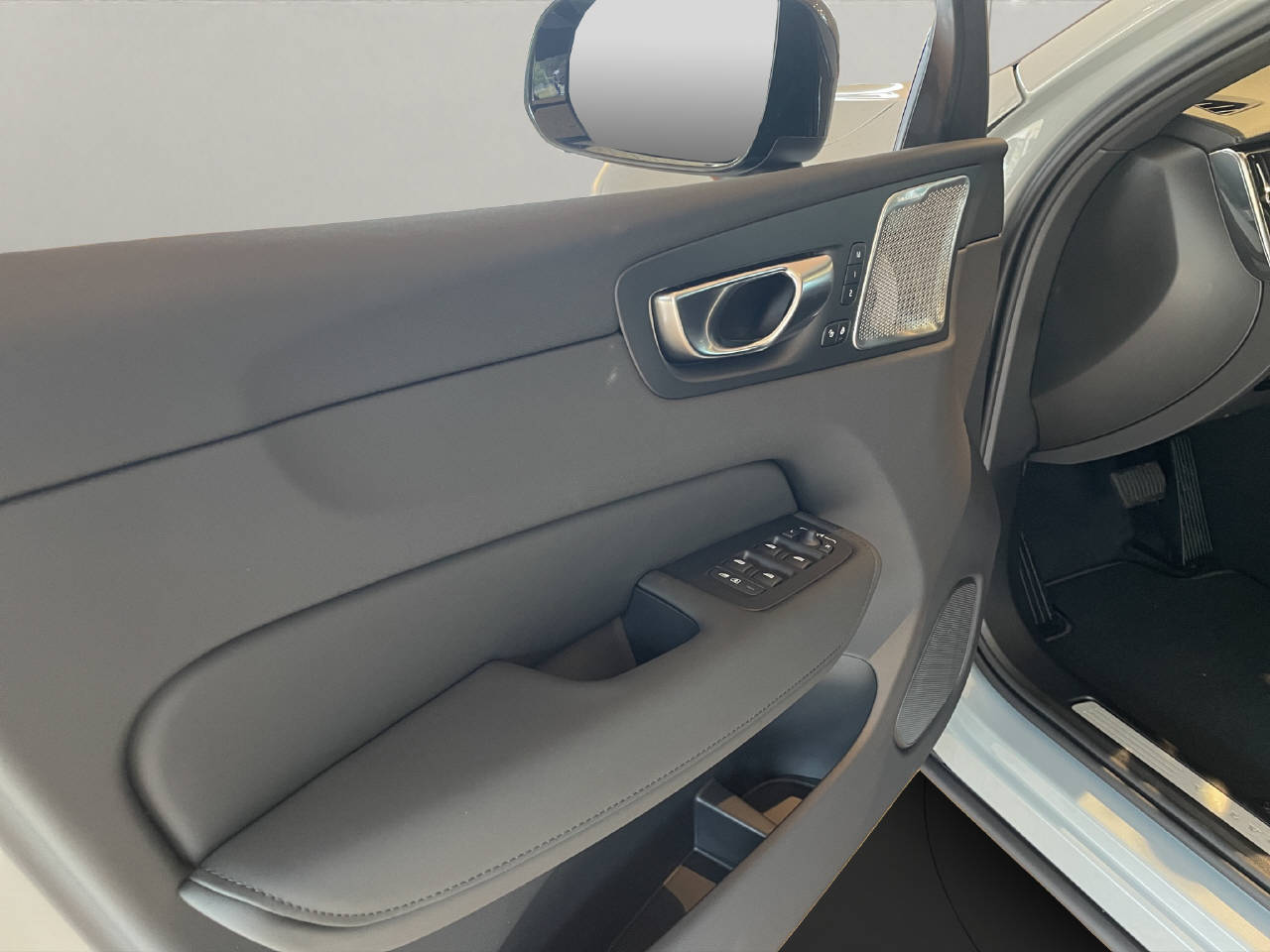 VOLVO XC60 2.0 T8 TE Black Edition eAWD-image-12