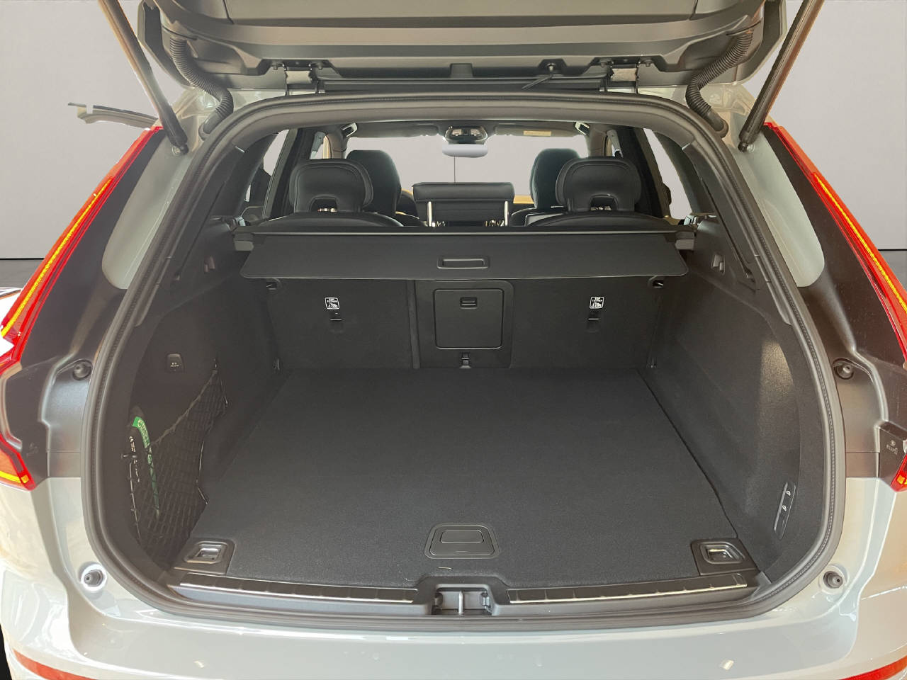 VOLVO XC60 2.0 T8 TE Black Edition eAWD-image-11
