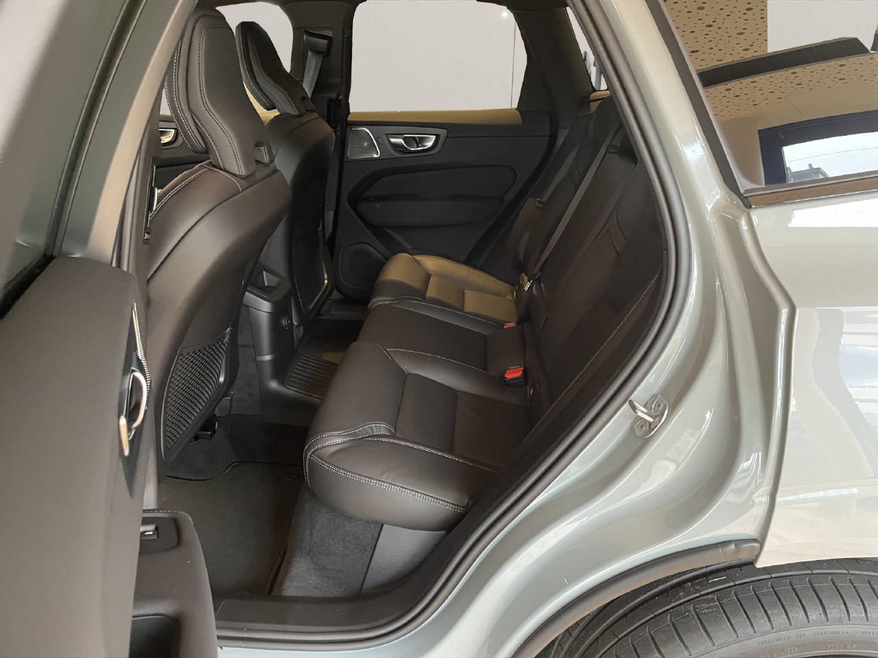 VOLVO XC60 2.0 T8 TE Black Edition eAWD-image-6