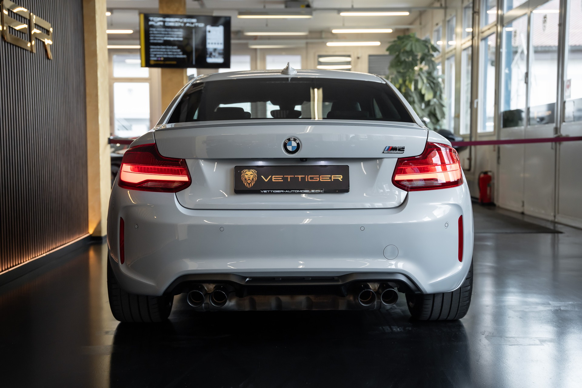 BMW M2 Competition Swiss Performance Edition-showroom-element-3