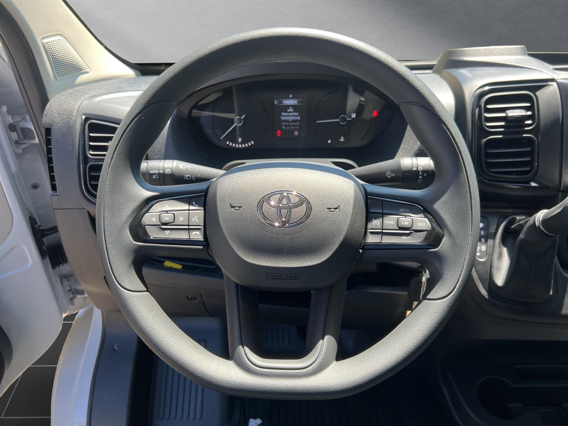 TOYOTA PROACE MAX Van 3.5 L2H2 2.2 D Active-image-3