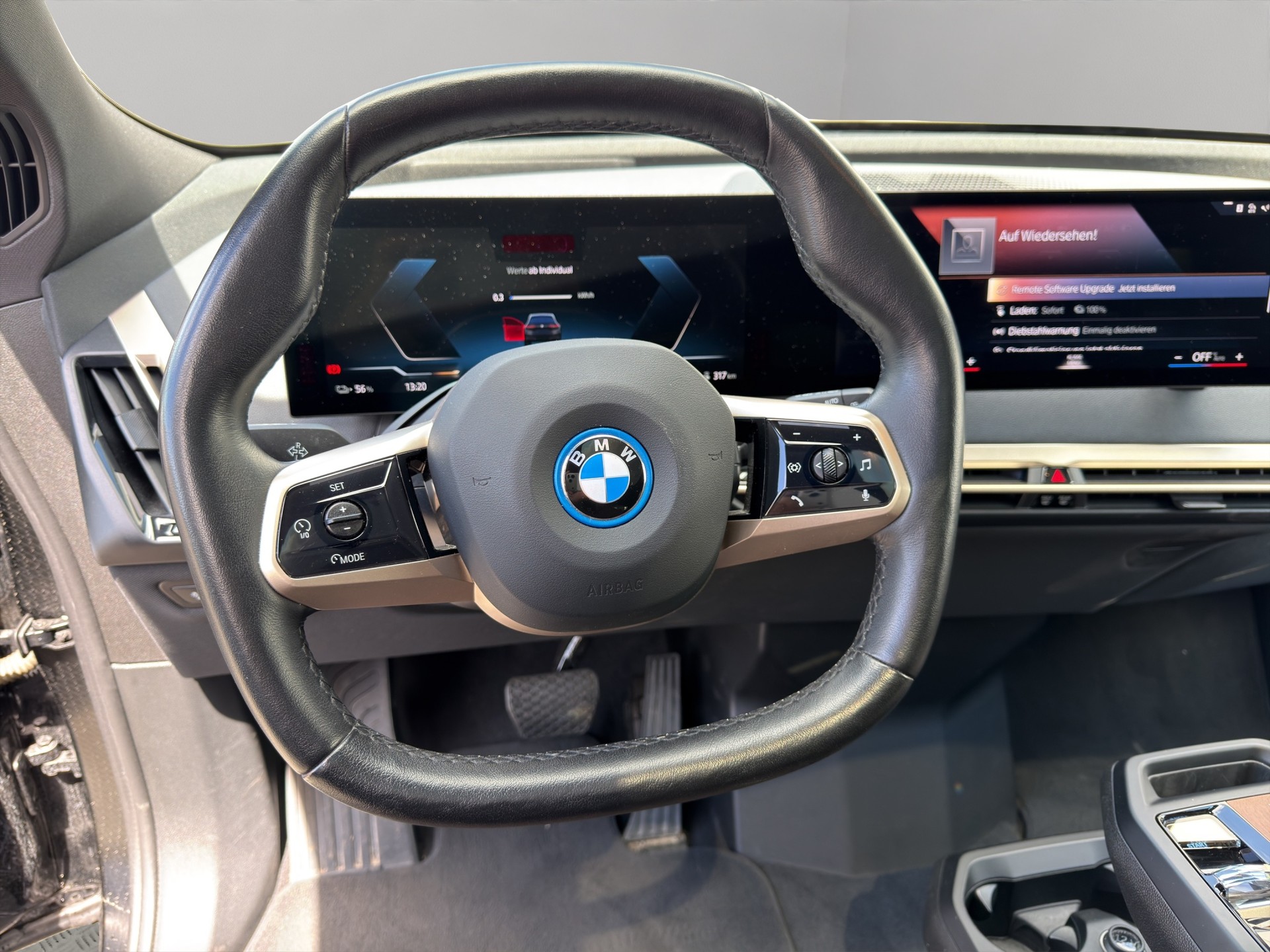 BMW iX xDrive50-image-12